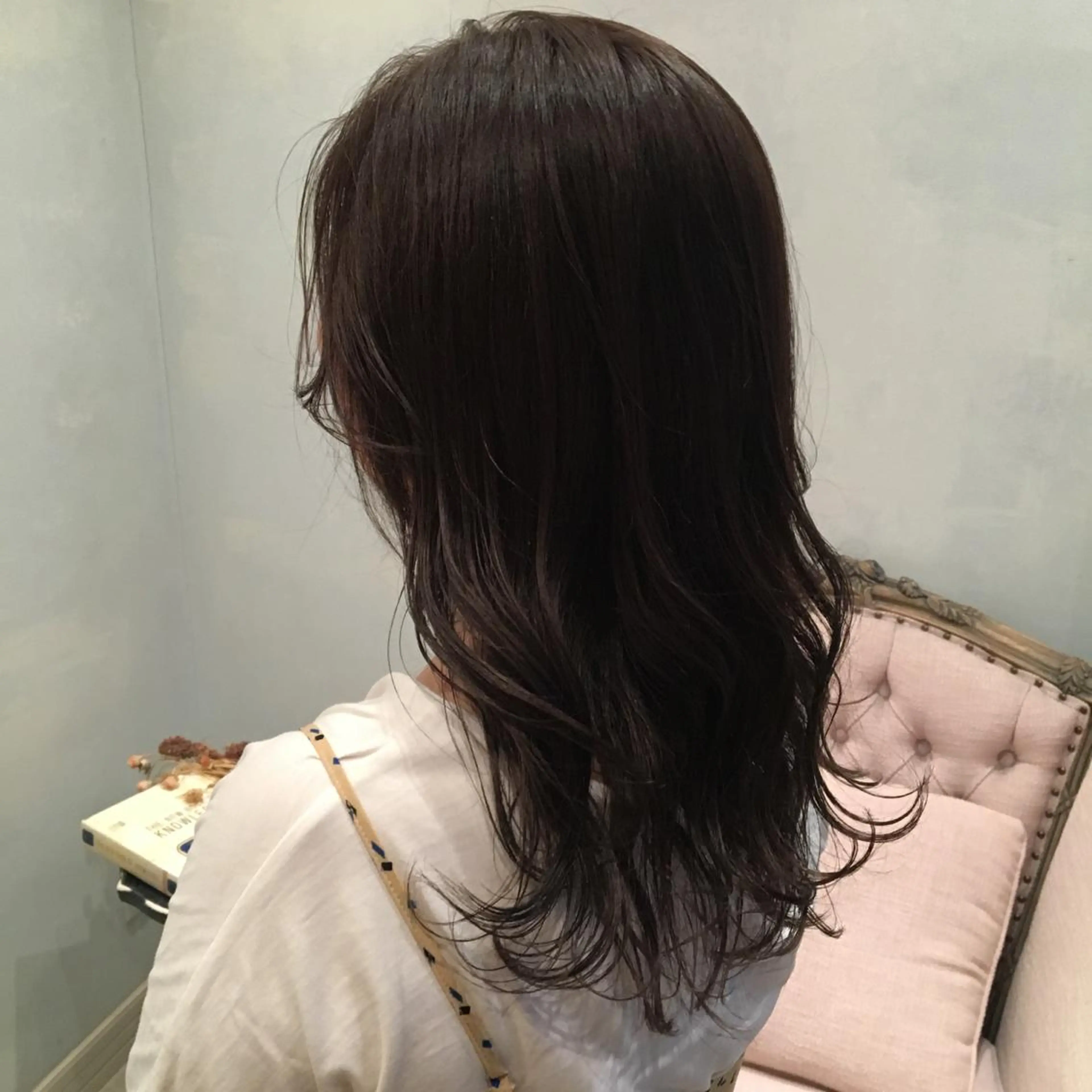 ミディアム カラー SAKINO． ベージュカラーのヘアスタイル