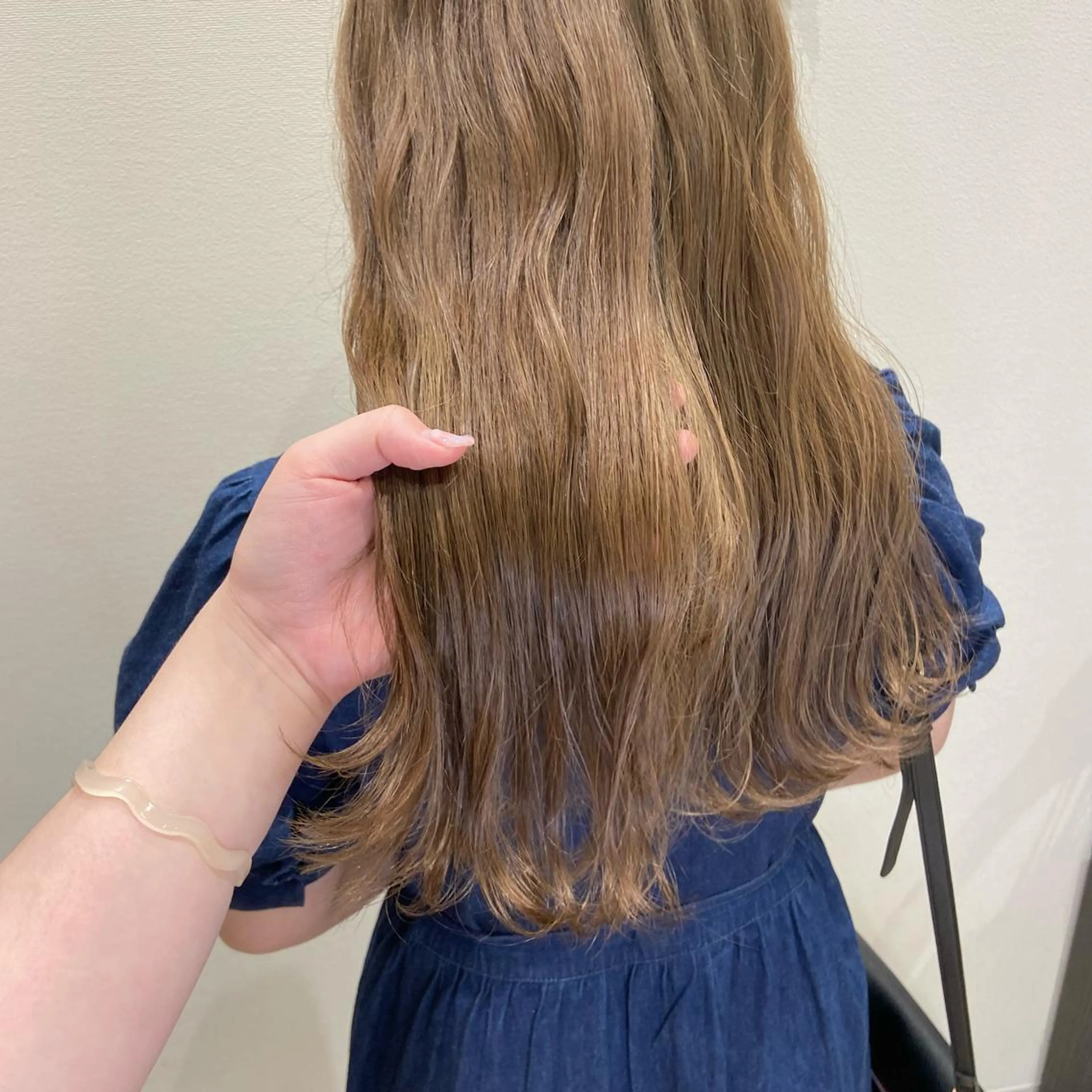 【☁️ダメージが気になる方に！☁️】ケアブリーチ🪽＋カラー🌈＋トリートメント🫧の写真