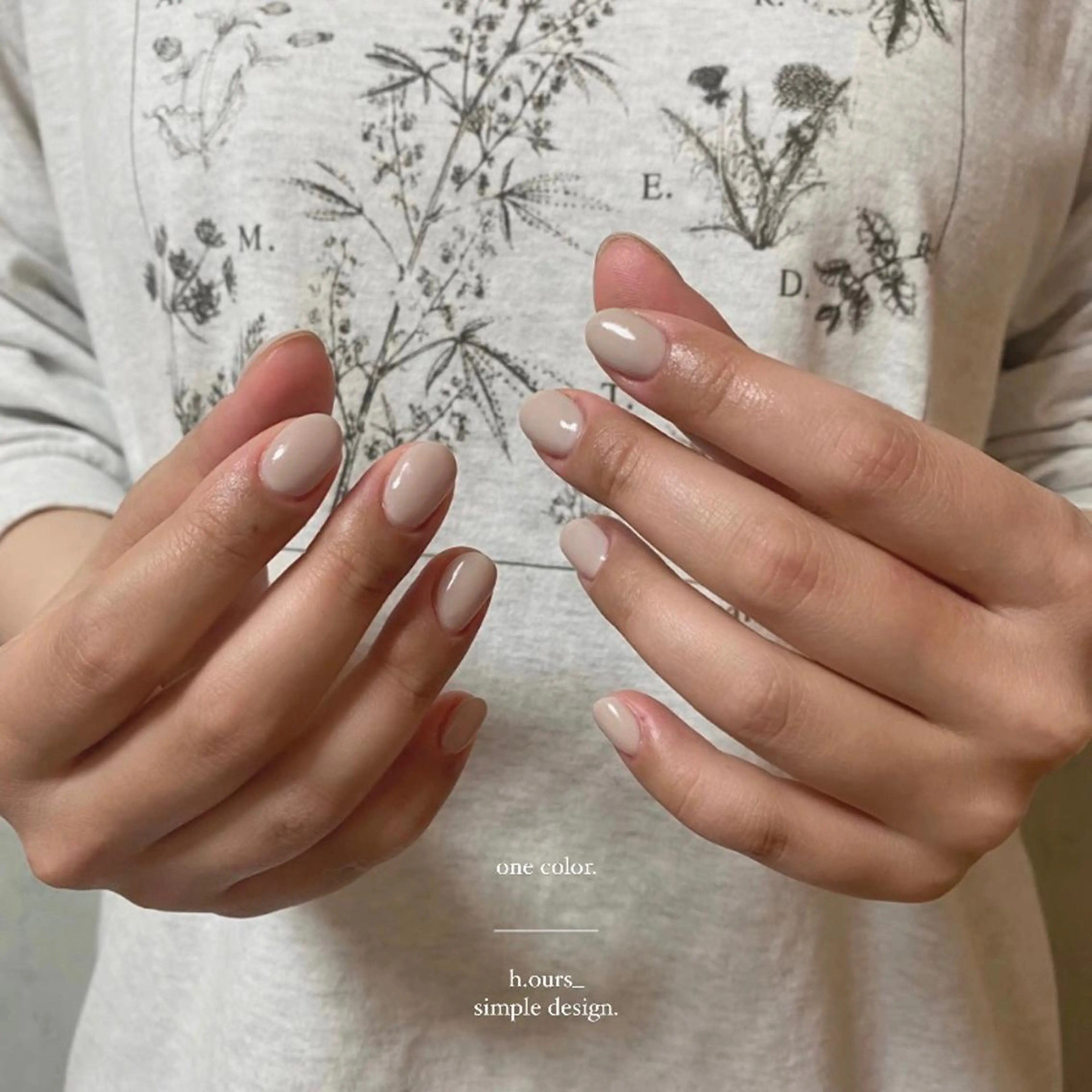 ネイル オフィスネイル ワンカラーネイル シンプルネイル h.ours _のネイルデザイン
