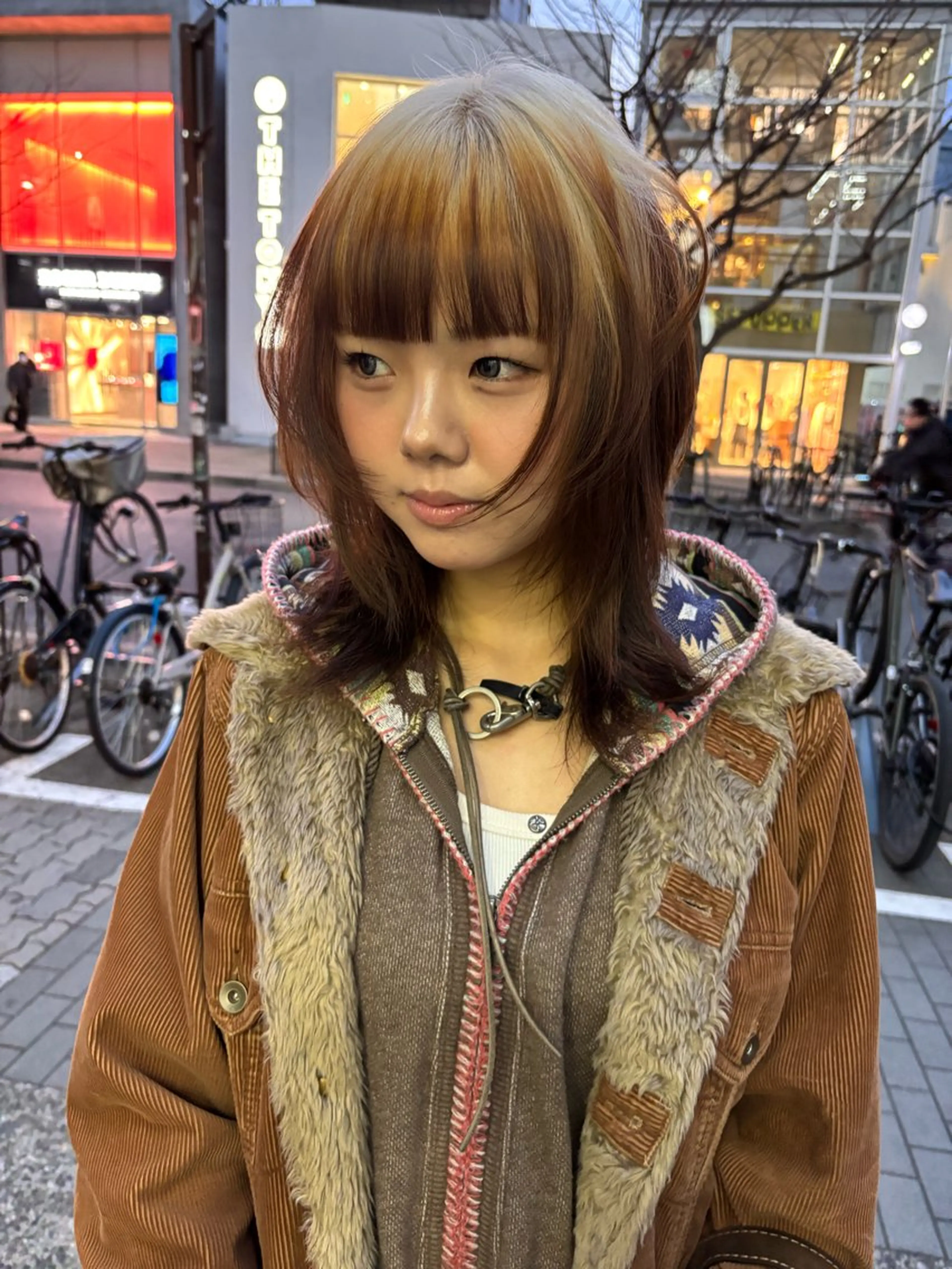 ミディアム ヘアカラー ヒラカホ/ ブリーチ/似合わせのヘアスタイル