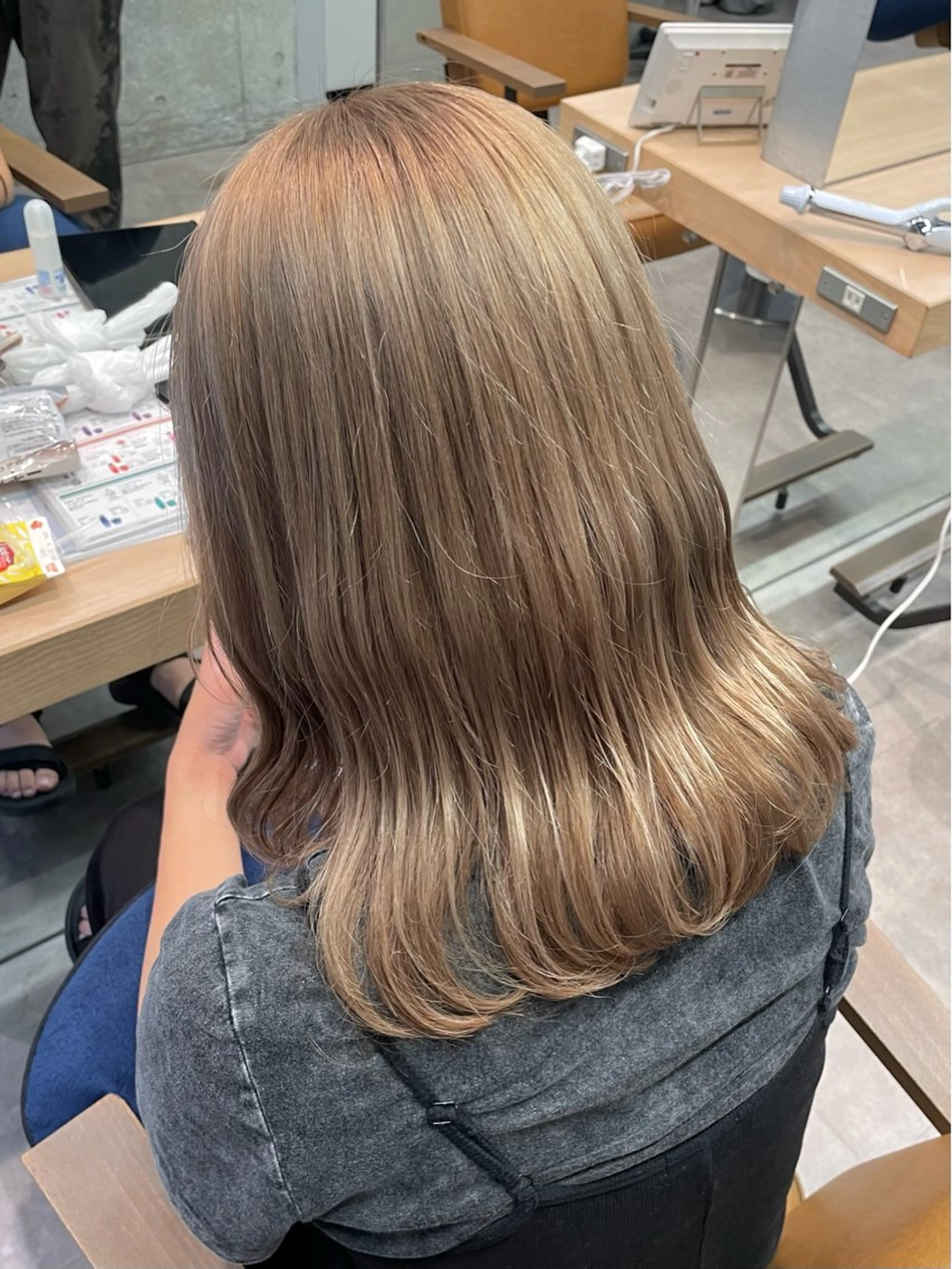 セミロング カラー clam. yuu🦩のヘアスタイル