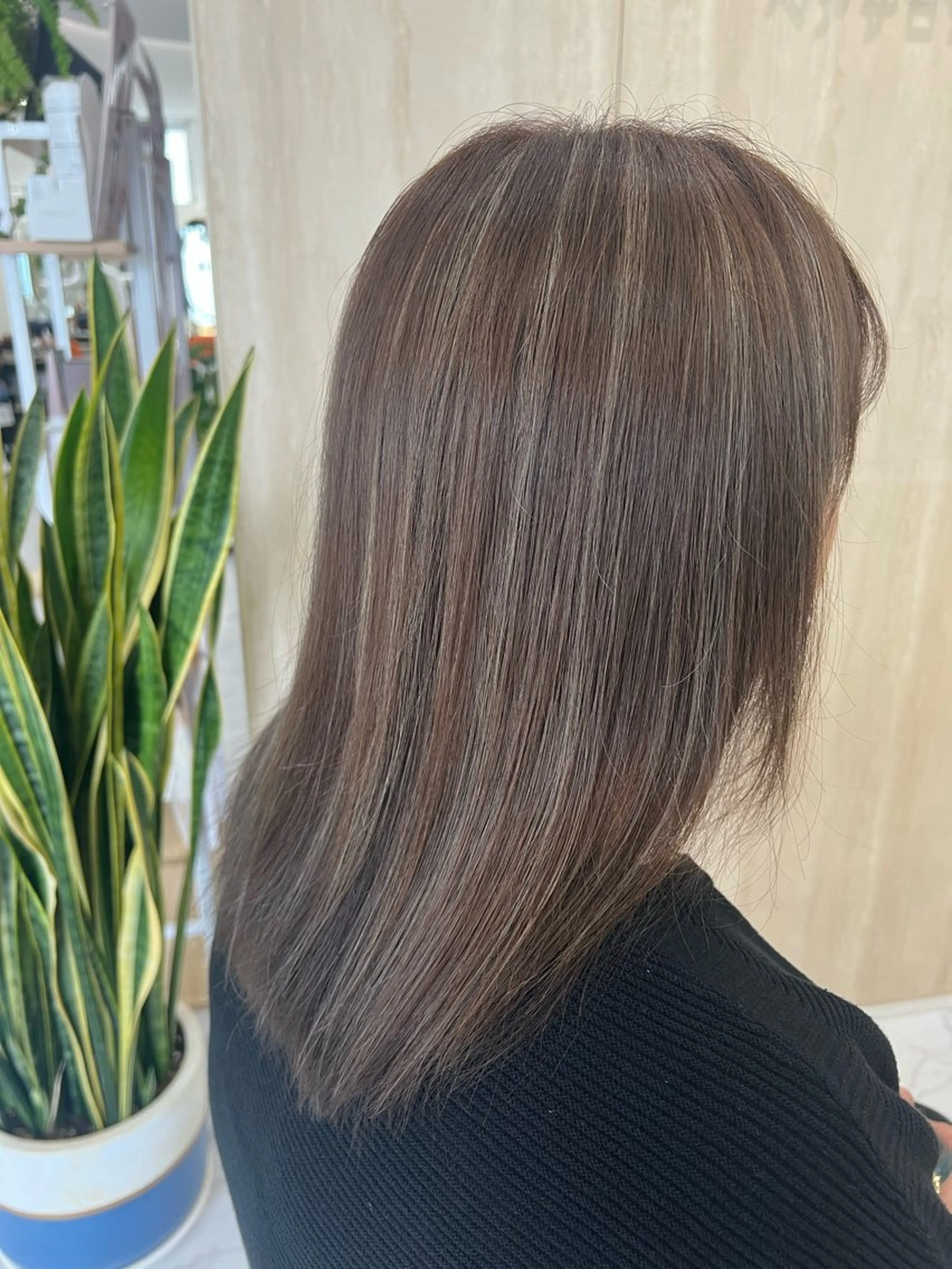 セミロング ハイライト ヘアカラー MIKU ショートモデル募集のヘアスタイル