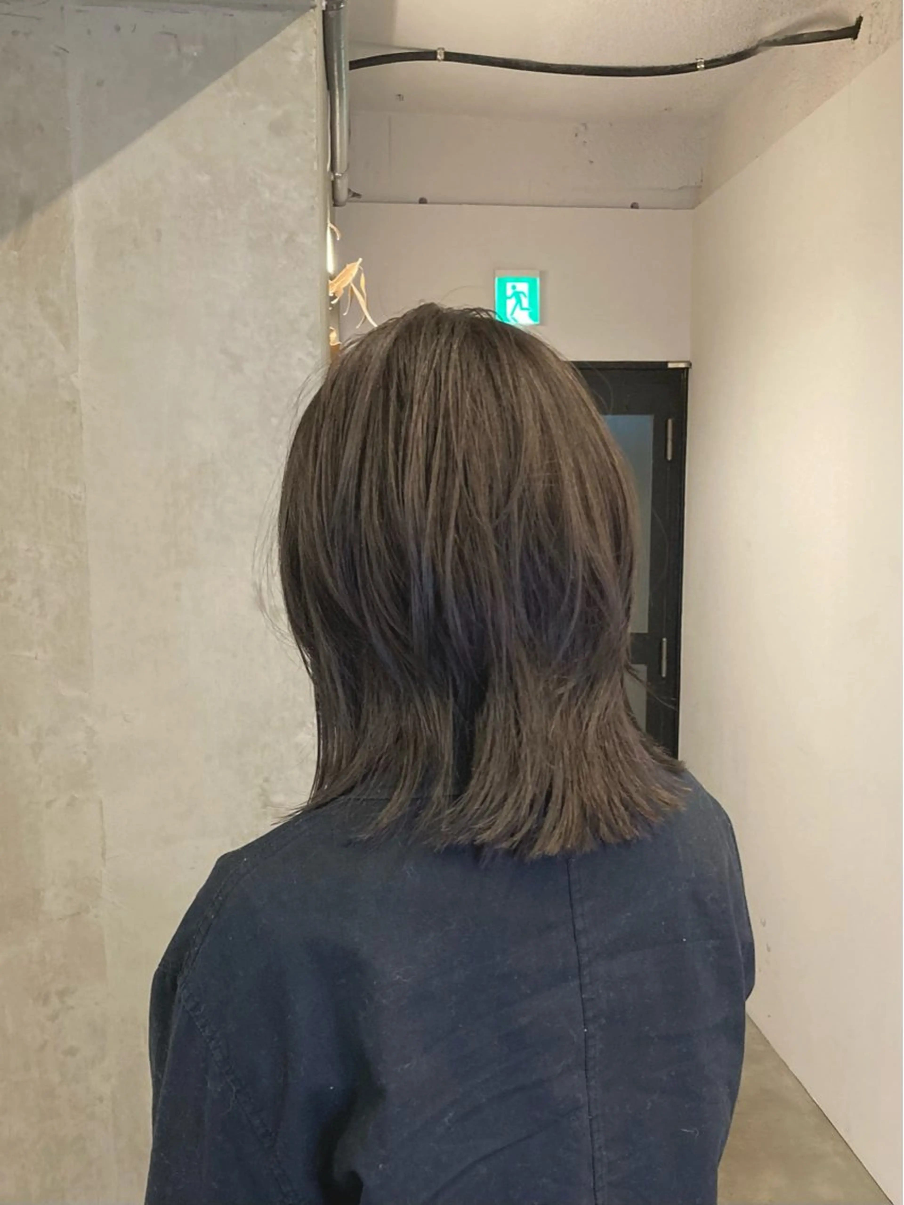 ミディアム カラー アッシュ ブリーチ 透明感カラー ヘアカラー トリートメント 透明感カラー レイヤー亀井唯登のヘアスタイル