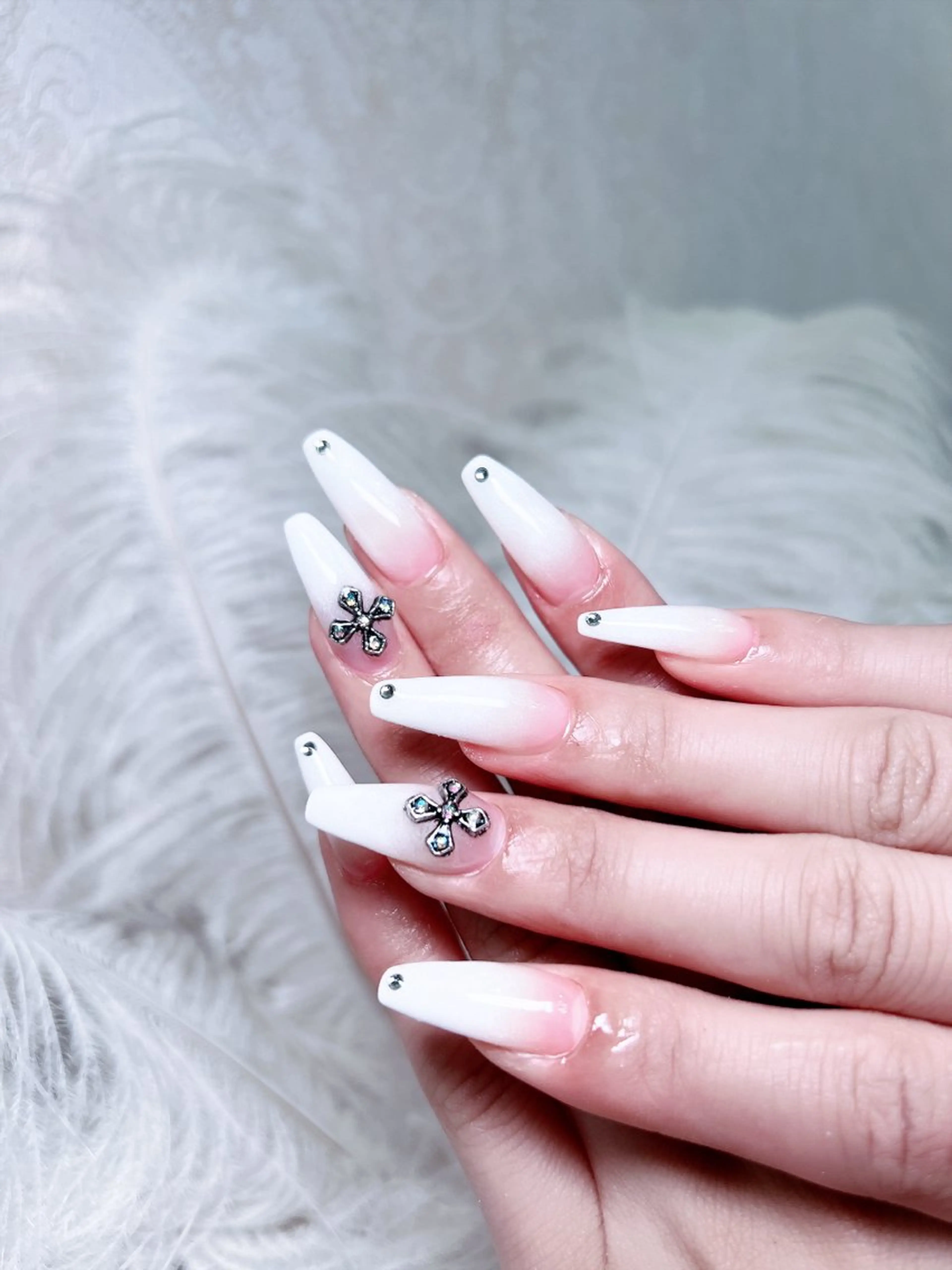 ネイル グラデーション ハンドネイル Ubuntu🎀 ネイルサロン✨のネイルデザイン