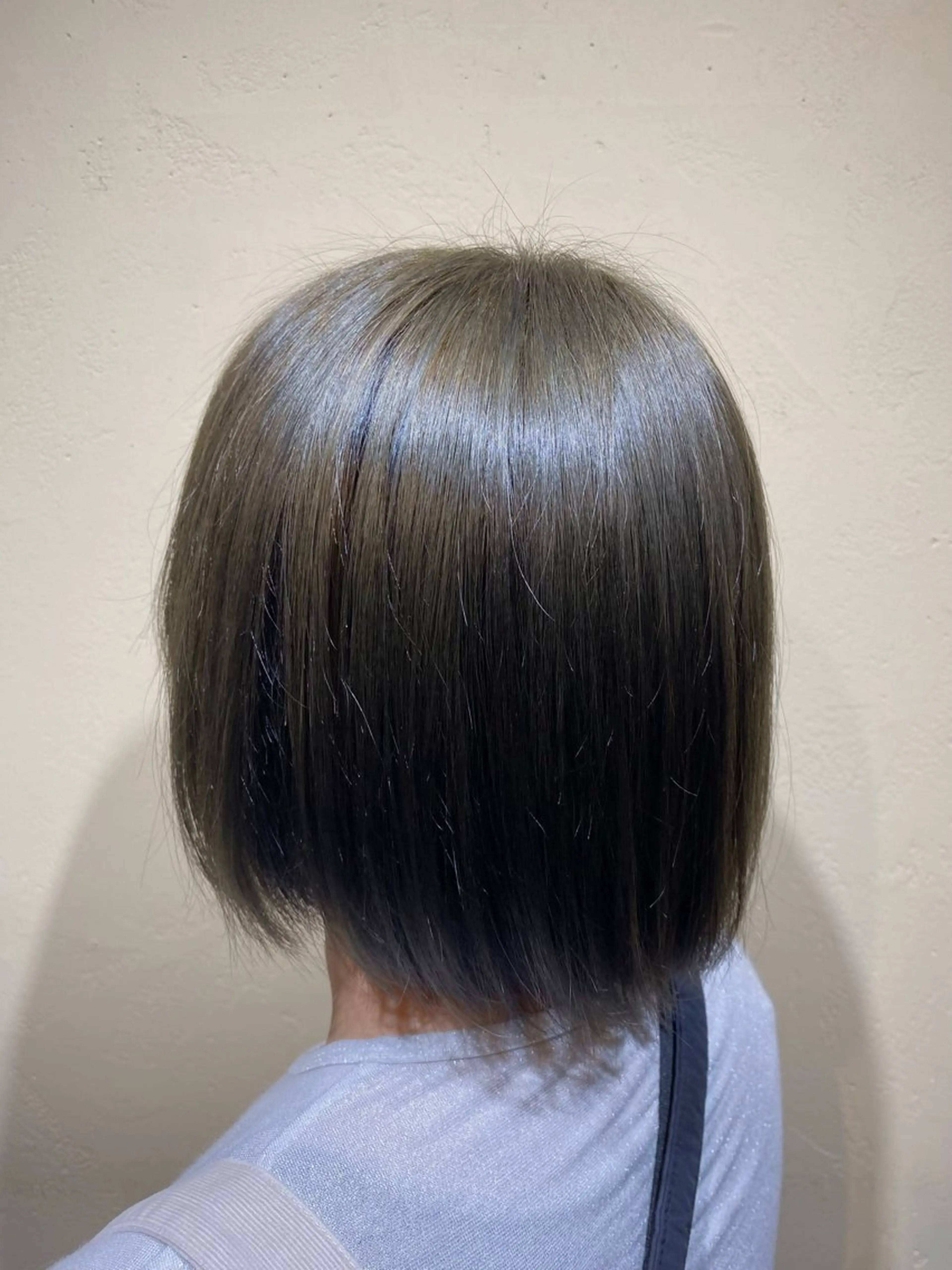 カラー ブリーチ グレージュ オリーブグレージュ オリーブグレー saya （サヤ）のヘアスタイル