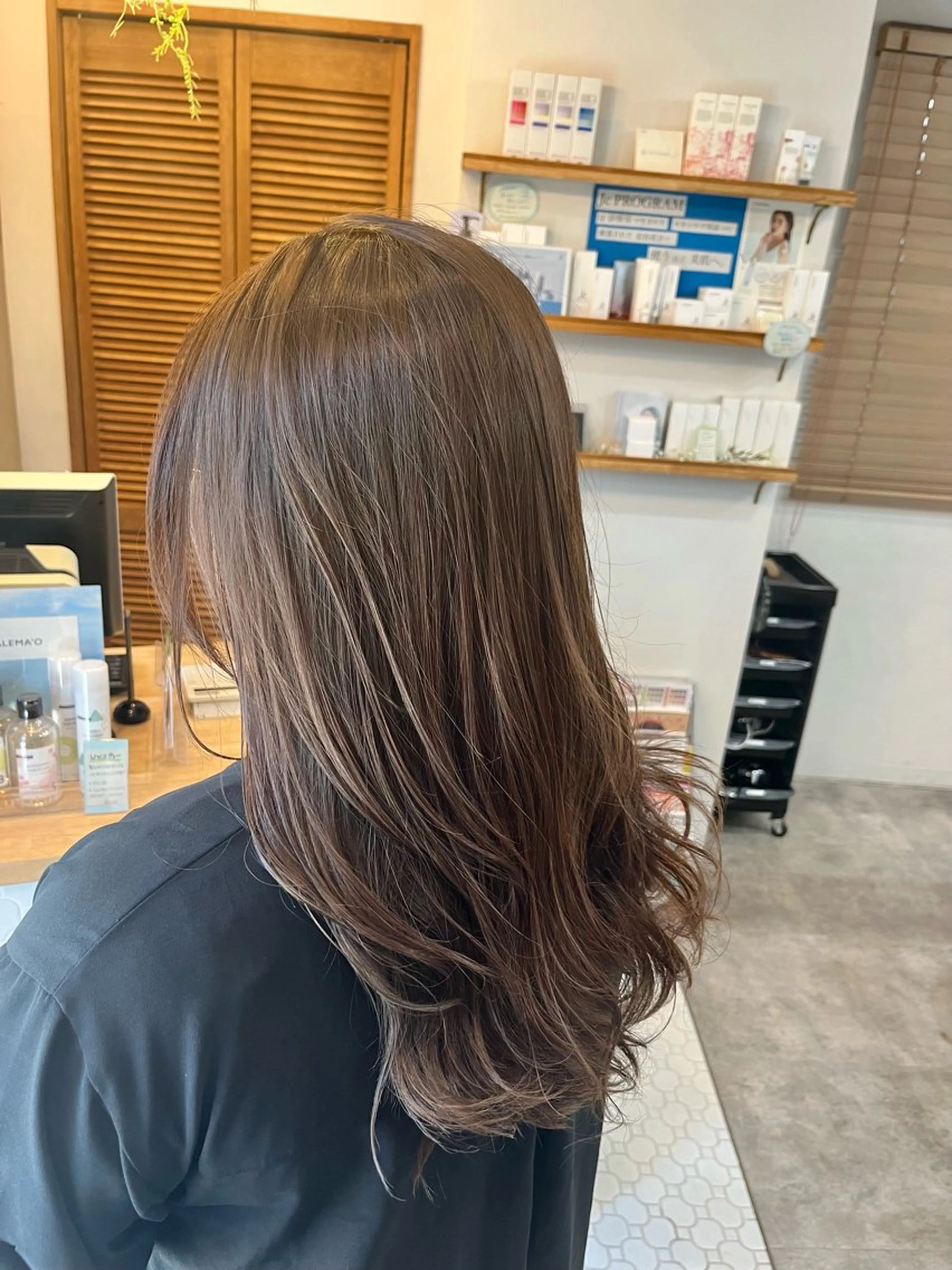 カラー シミズ チハルのヘアスタイル
