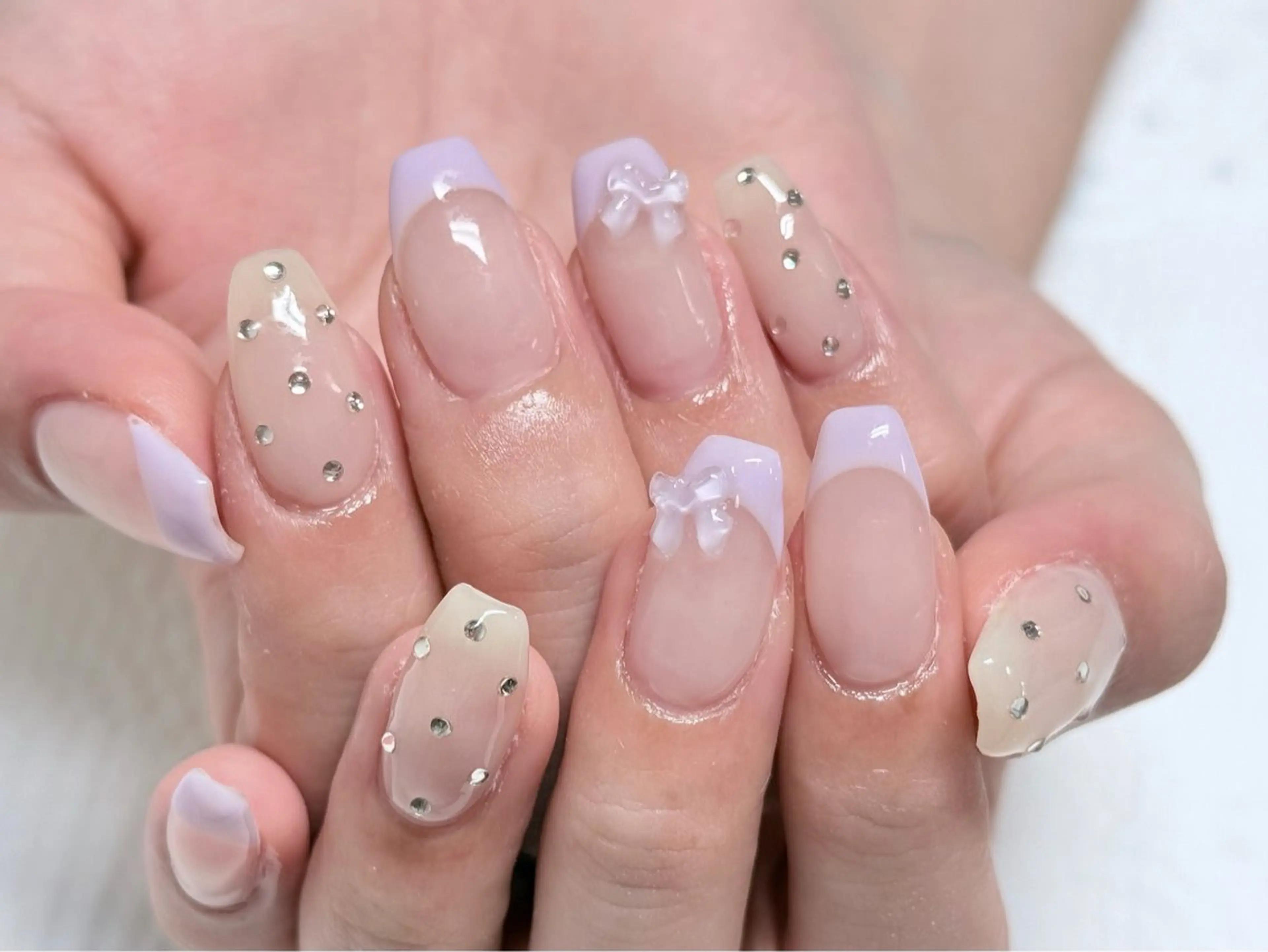 ネイル オーロラネイル 長さ出し フレンチネイル ガーリー キラキラネイル RIn 🎀のネイルデザイン