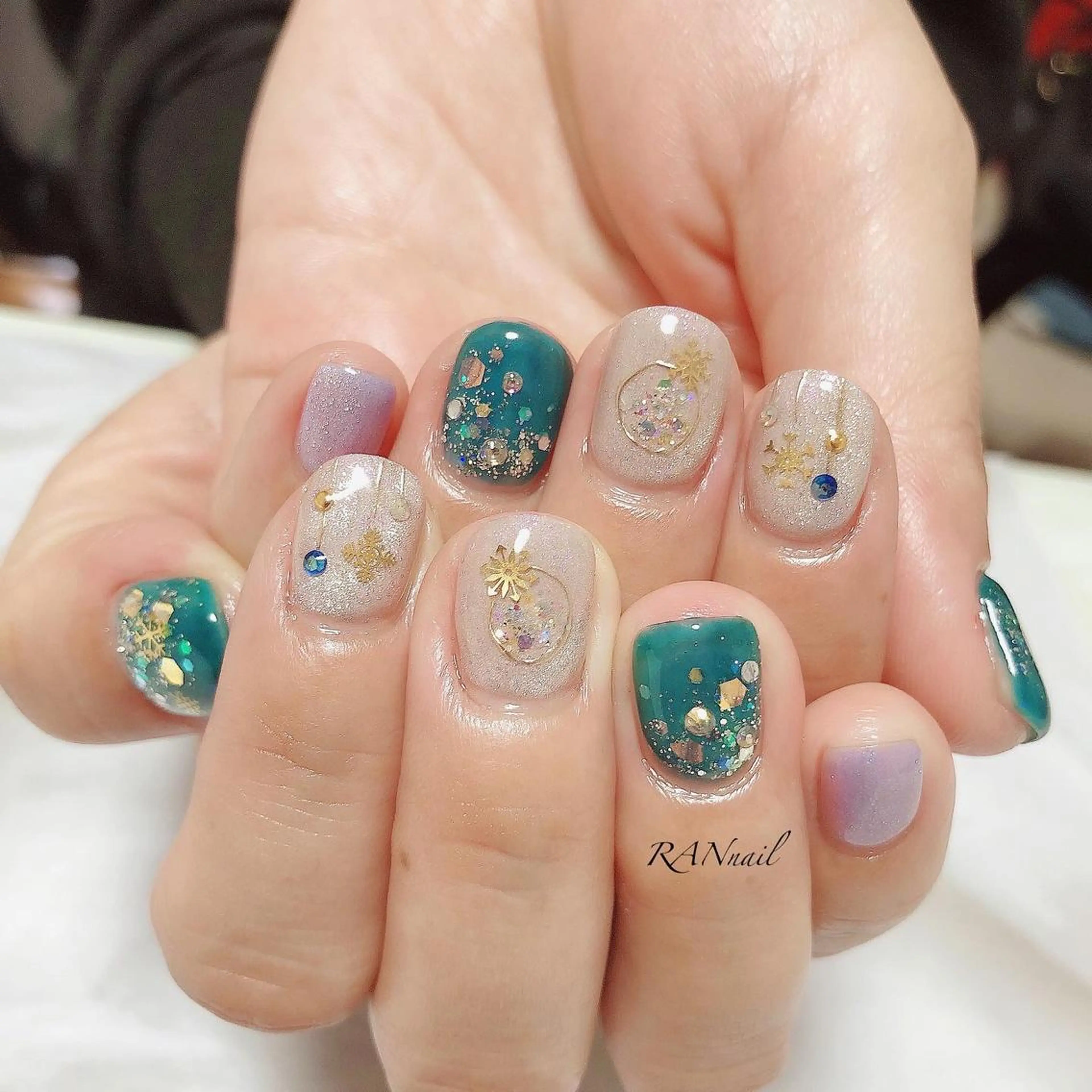 ネイル ブルー キラキラネイル ラメ(グリッター) オフィスネイル シンプルネイル RAN nail 〜ランネイル〜所属・RAN nailのネイルデザイン