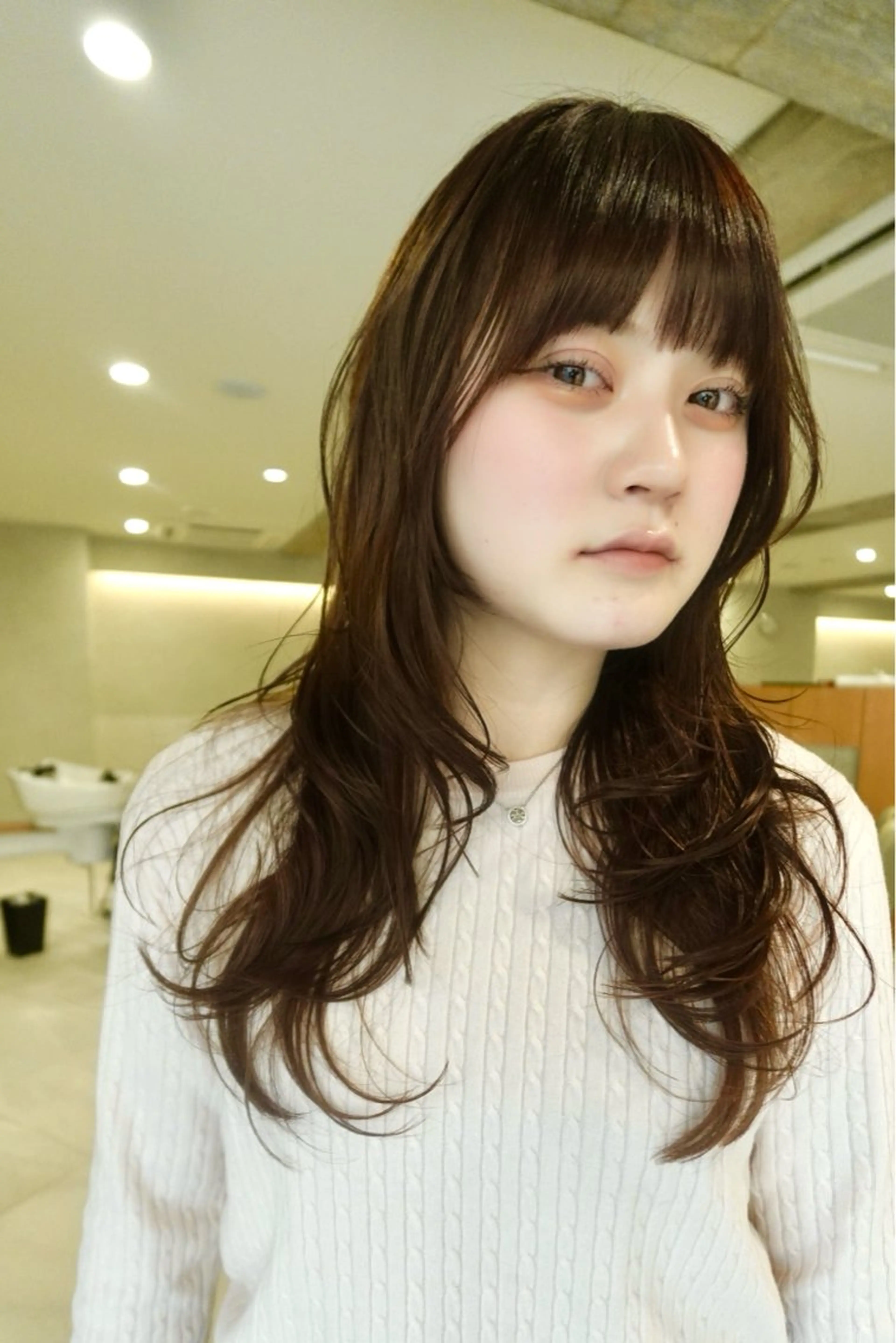 ミディアム 顔周りカット 似合わせカット ヘアカラー 梅田/レイヤーカット /ミルクティーカラーのヘアスタイル