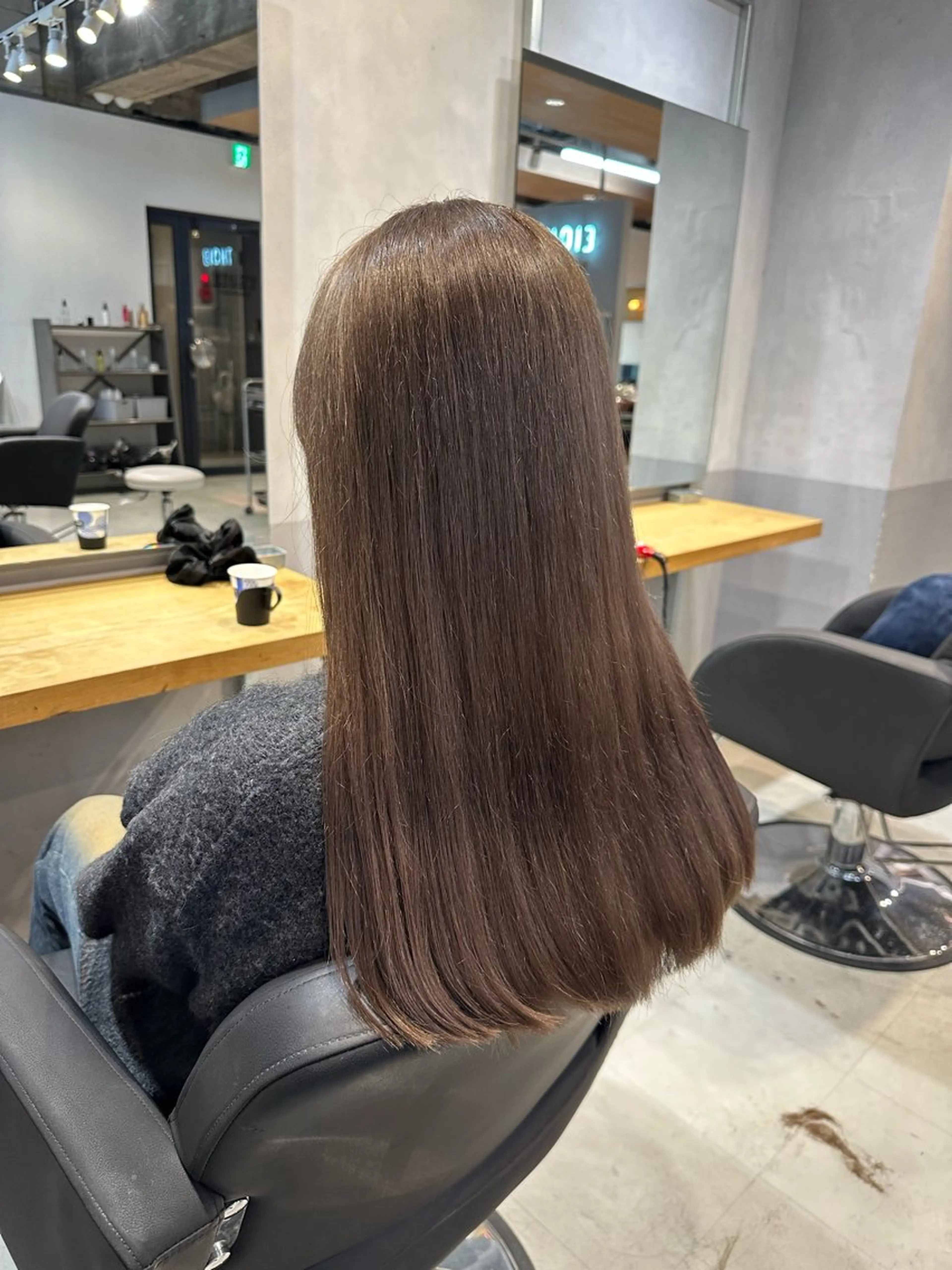 セミロング カラー ブリーチ イルミナカラー ヘアカラー トリートメント 🌟ハイライト/ハイ トーン🌟MIKIのヘアスタイル