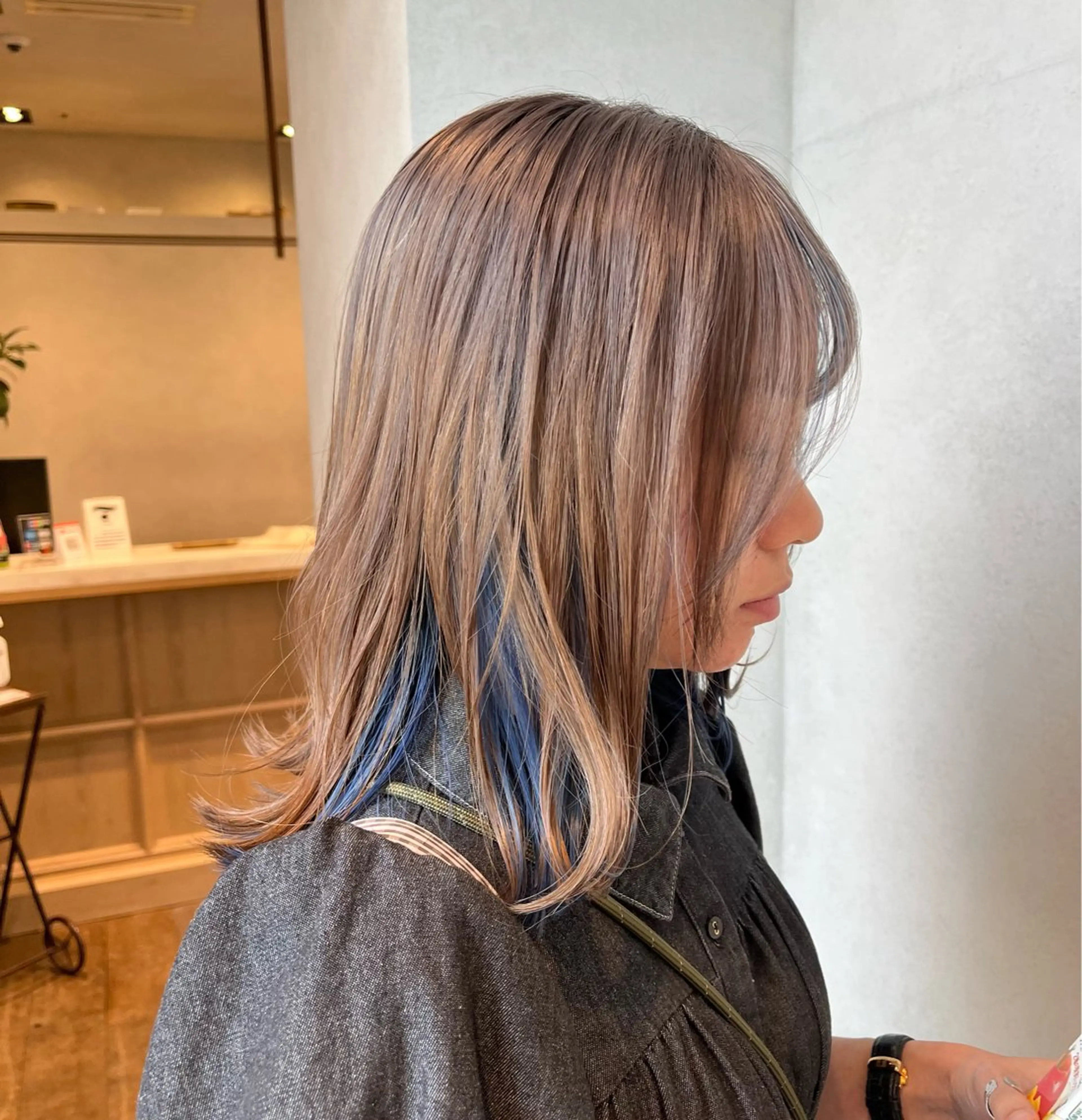 ミディアム カラー パーマ ベージュカラー ブリーチ ブルーカラー ハイライトカラー ハイトーンカラー ヘアカラー CANAAN hair salon 表参道店所属・🌿‬ナチュラルヘア /パーマ/蒼真🍃のヘアスタイル