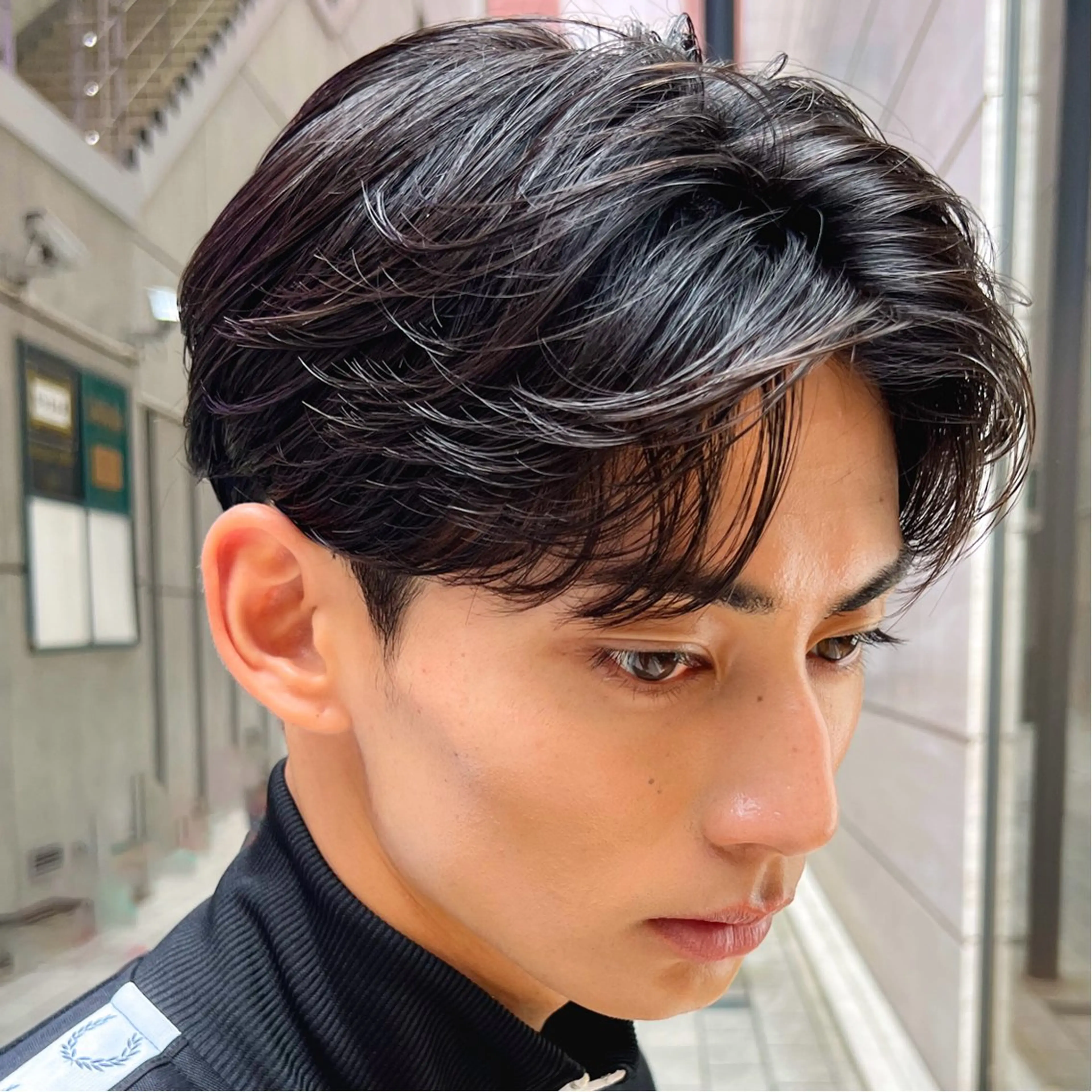 ショート パーマ メンズ センターパート メンズパーマ メンズカット曲がる 縮毛矯正佐々木タクマのヘアスタイル