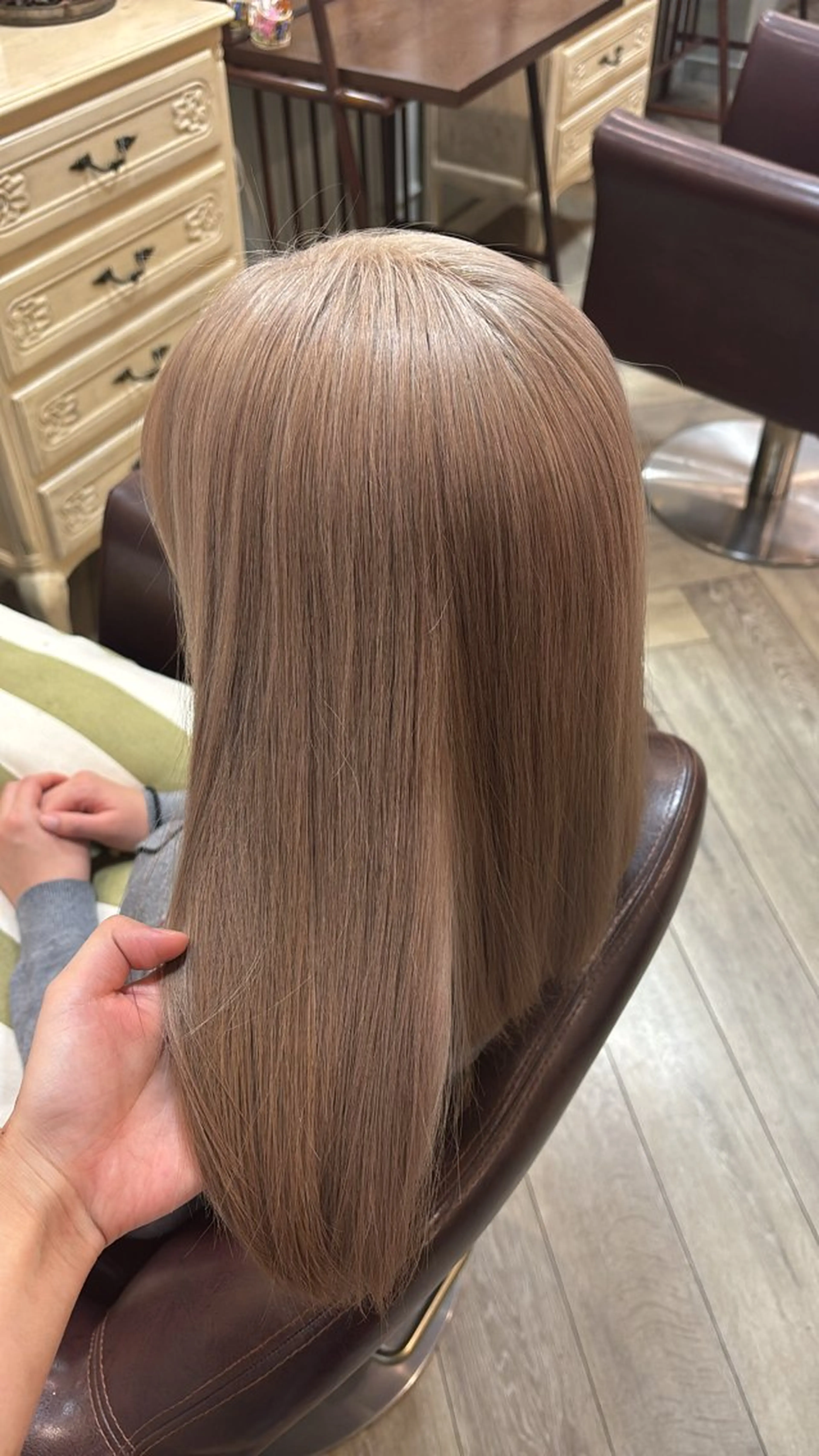 セミロング カラー ヘアカラー アオバ / ハイトーンカラーのヘアスタイル