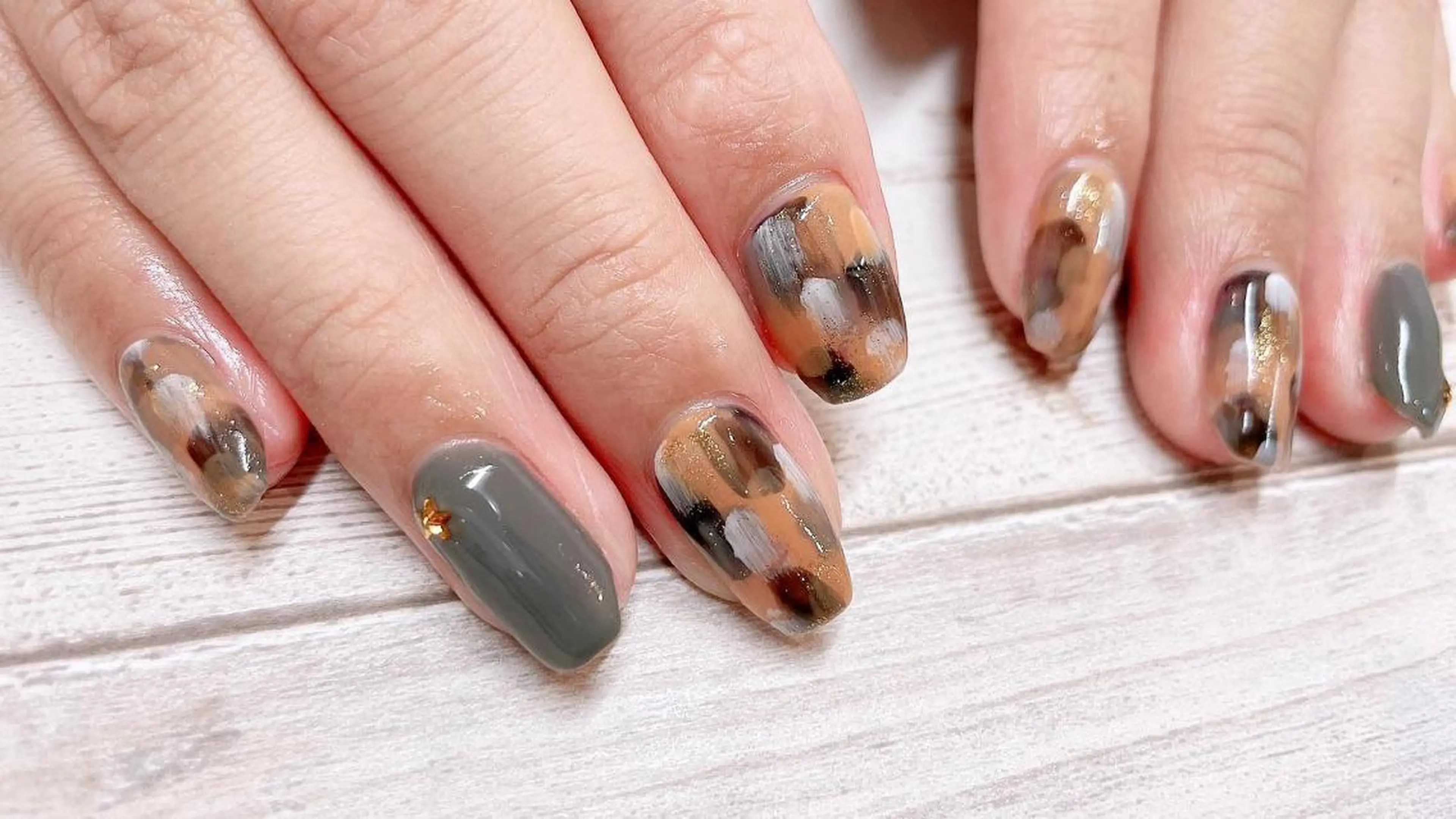 ネイル マツエク・マツパ まつげパーマ ボリュームラッシュ ジェルネイル ニュアンスネイル パラジェル ハンドネイル 髙橋 敦子のネイルデザイン