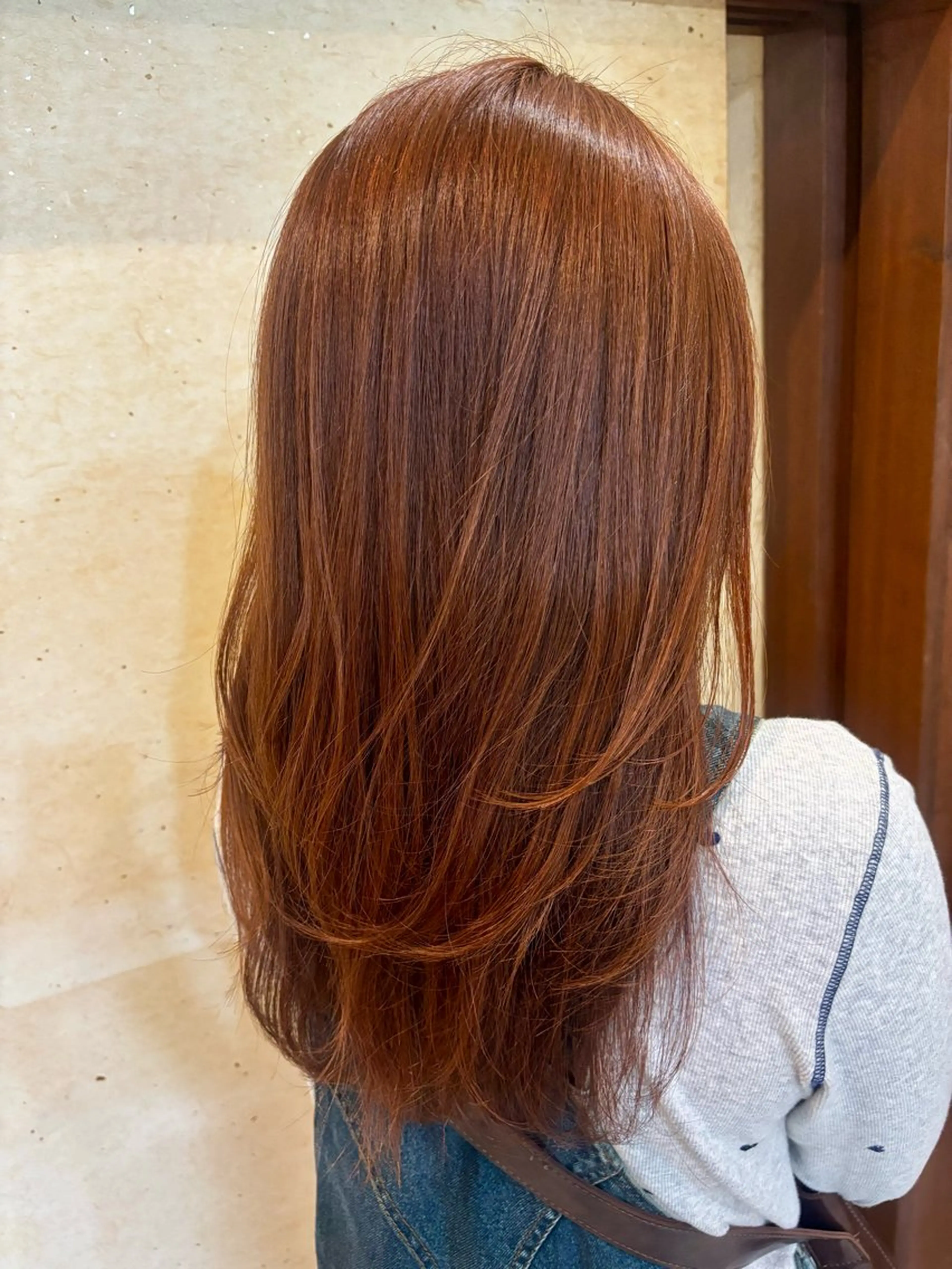 ロング カラー オレンジ レイヤーカット 岩瀬 瑠璃子のヘアスタイル