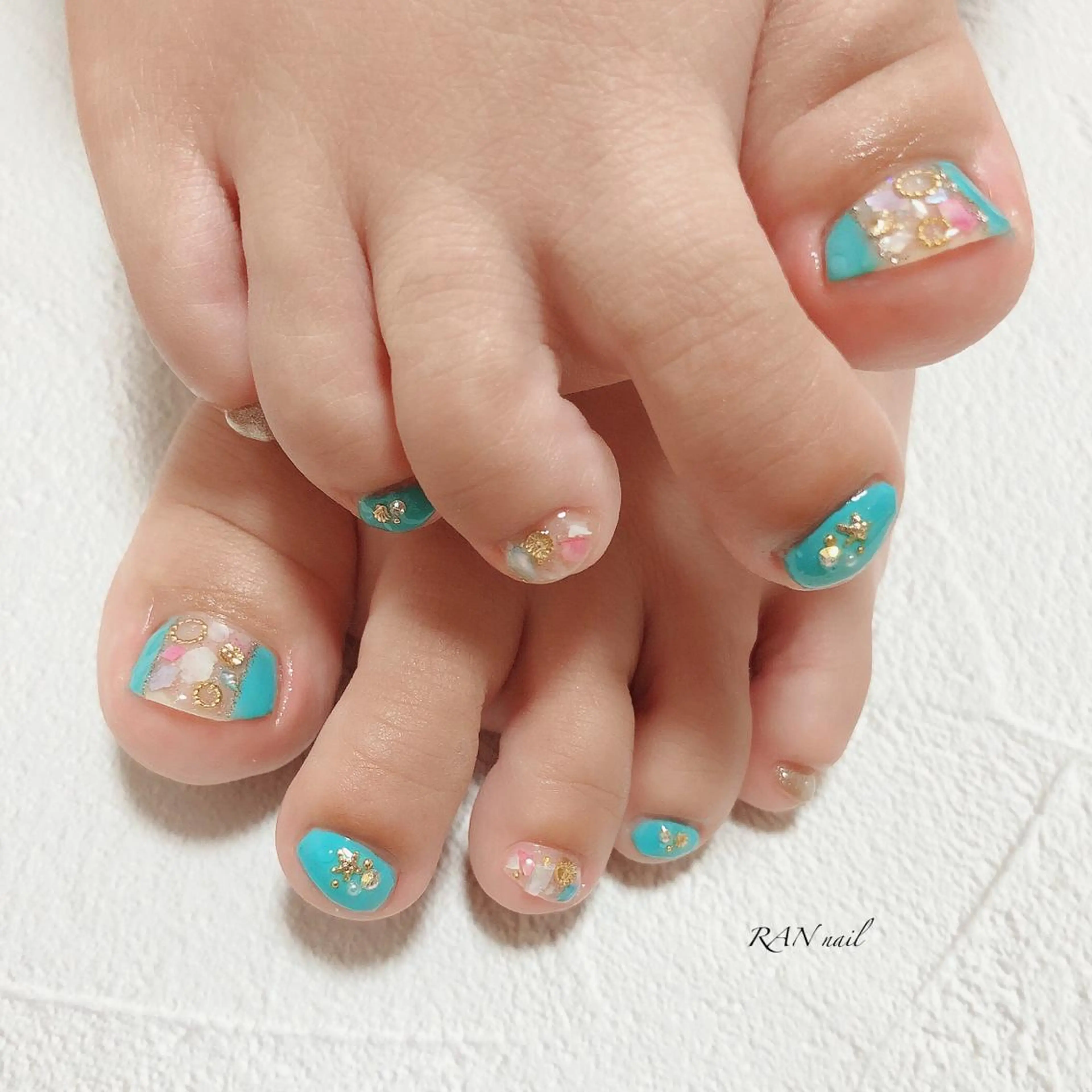 ネイル ブルー ジェルネイル キラキラネイル オフィスネイル パラジェル RAN nailのネイルデザイン