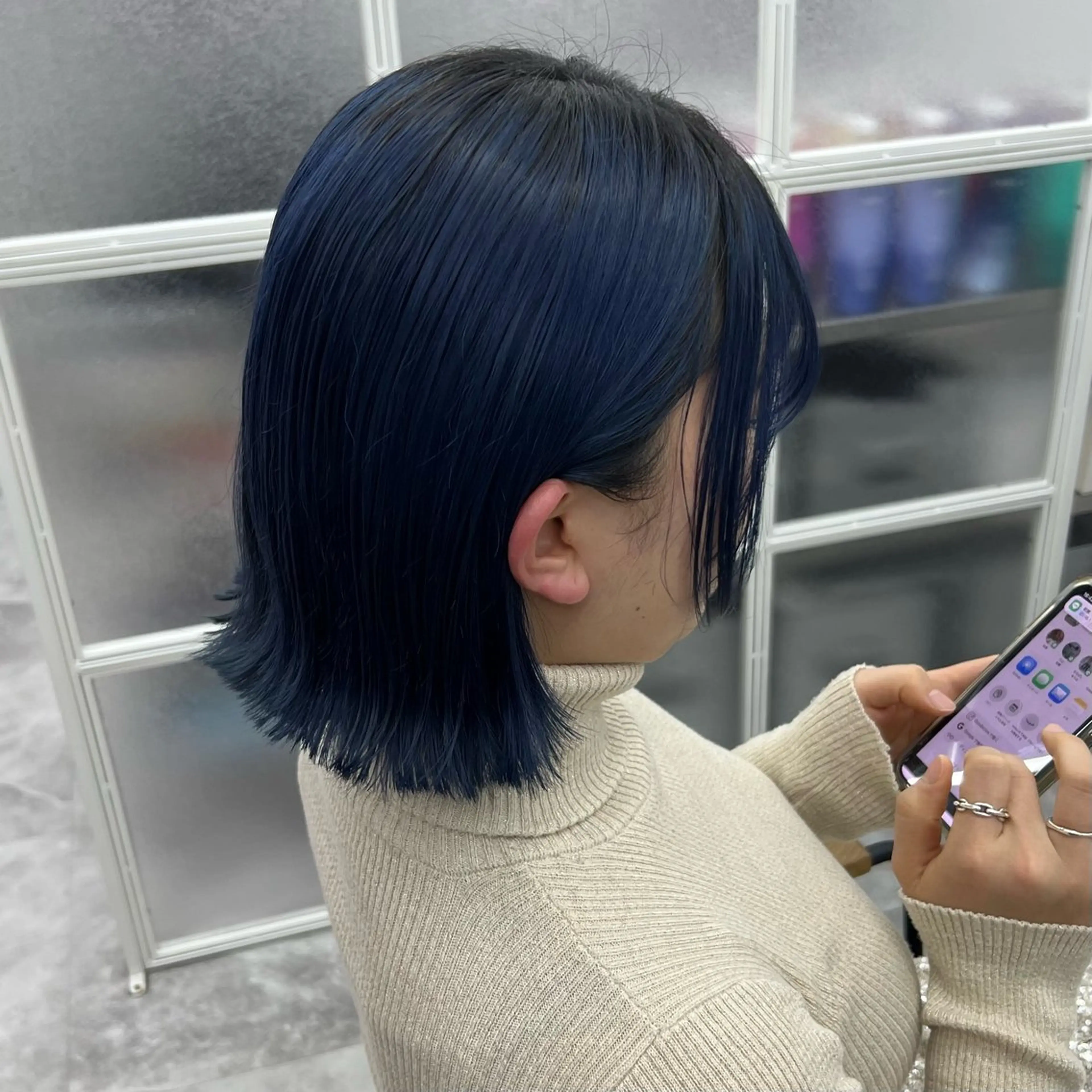 ショート 切りっぱなしボブ ボブ カット ヘアカラー トリートメント 岸下 理緒のヘアスタイル