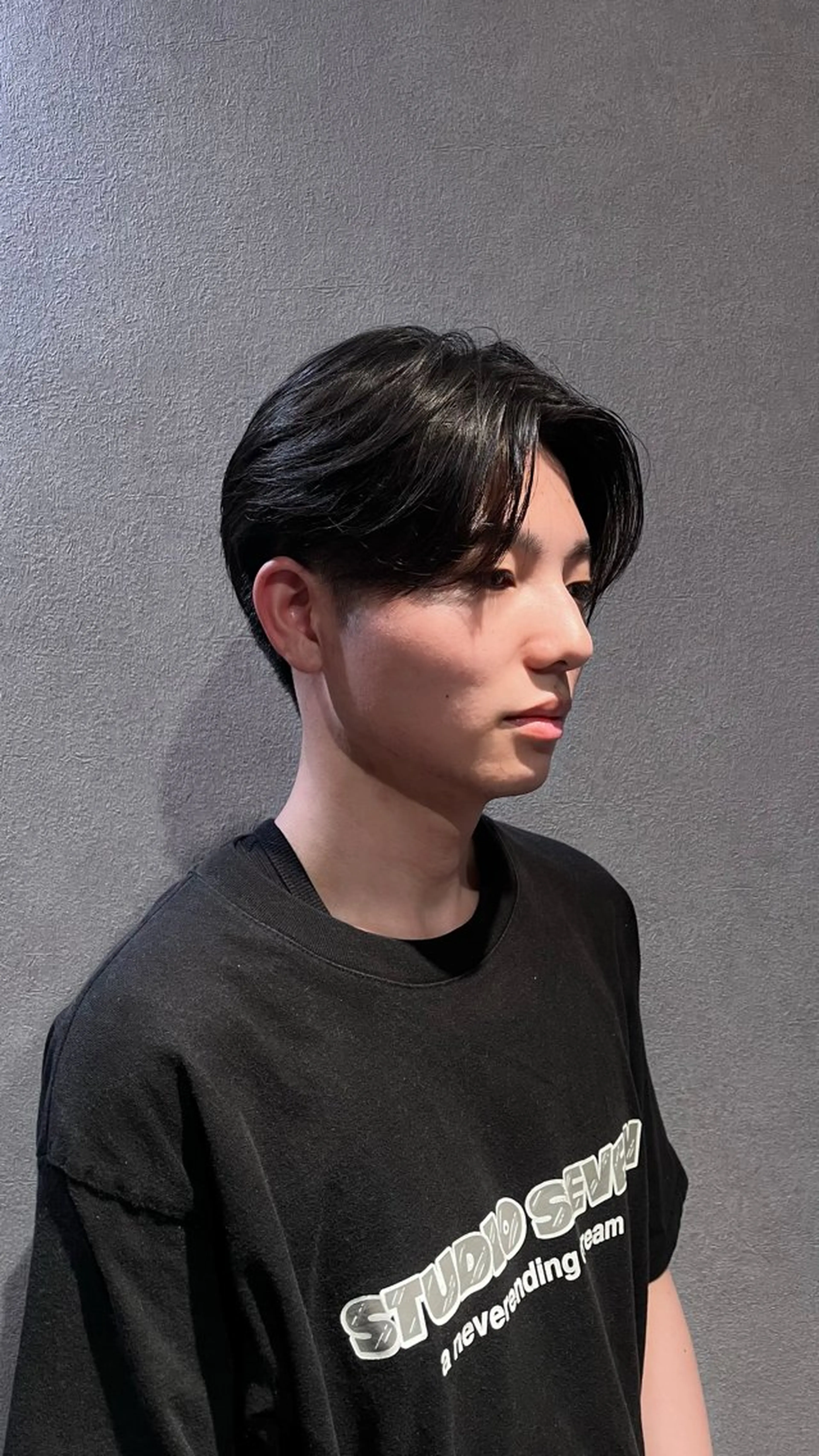 ショート メンズ 切りっぱなしボブ メンズブリーチ センターパート メンズハイライト メンズハイトーン カット HARUKI🏔️/ メンズ/透けブラウンのヘアスタイル