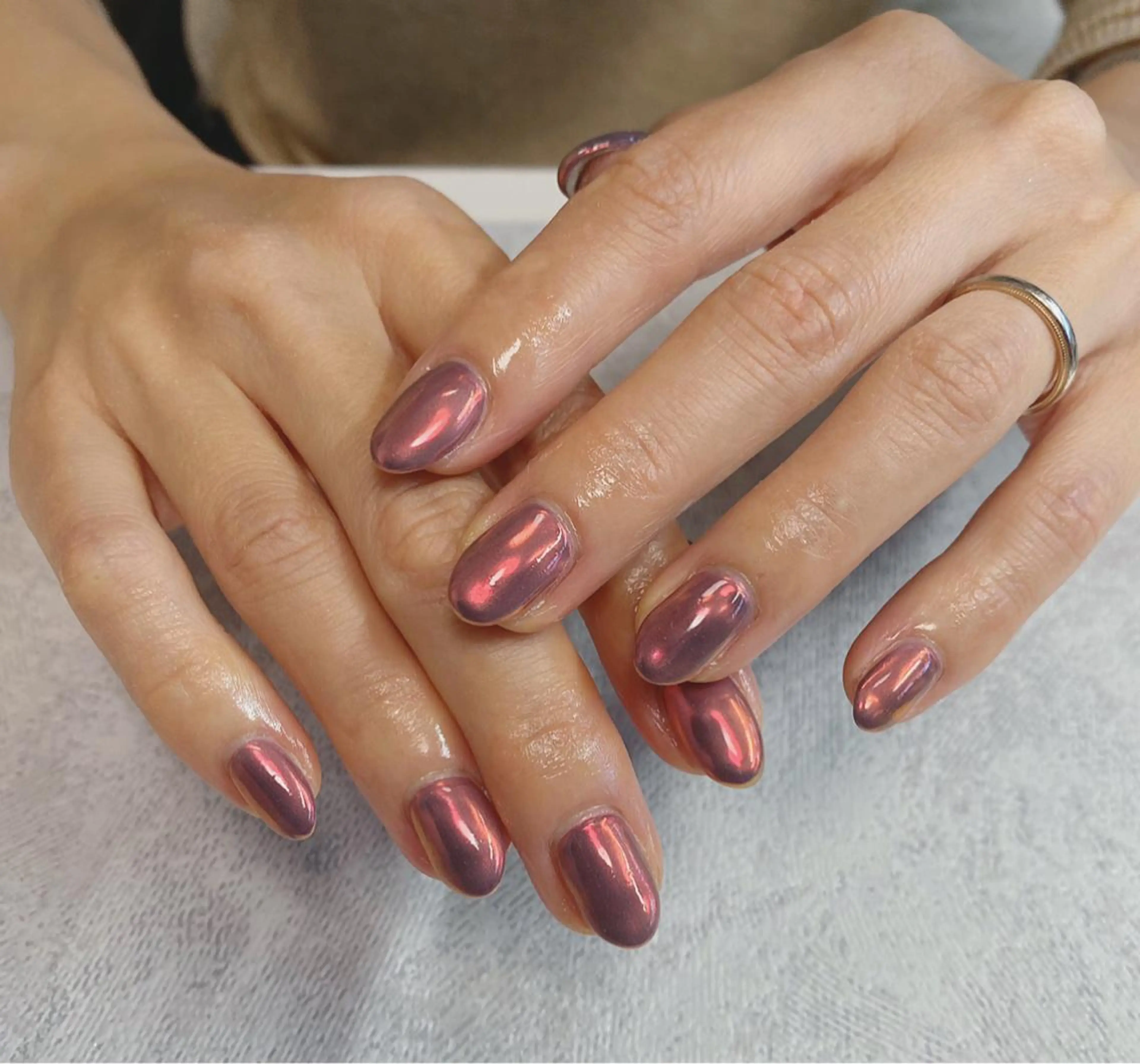 ネイル オーロラネイル ブラウン ピンク 𝑺 𝒏𝒂𝒊𝒍✳︎のネイルデザイン