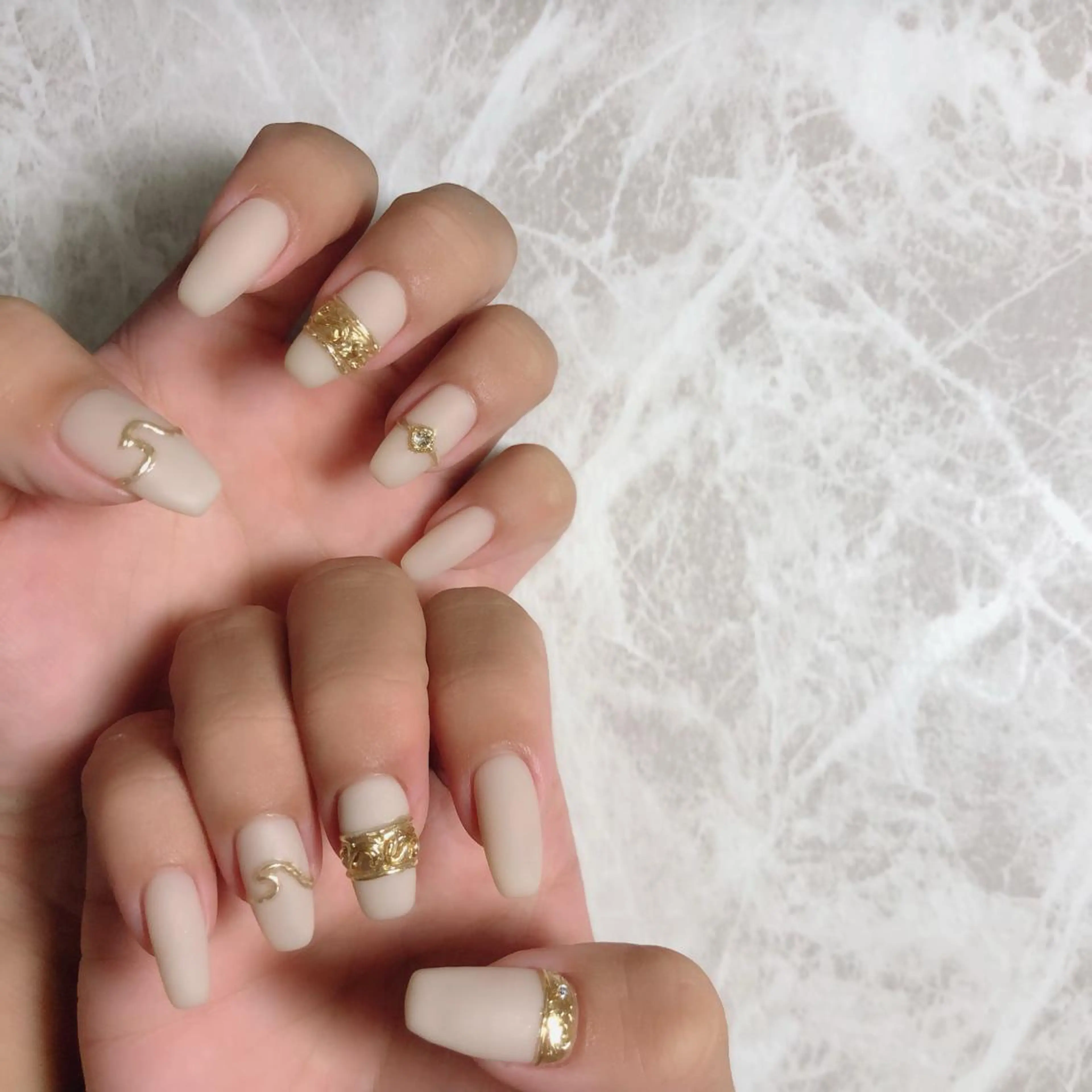 ネイル フットネイル フレンチネイル ジェルネイル ラメ(グリッター) ラメグラデーション NEO Beauty Salon所属・𝐍𝐄𝐎 𝐉𝐔𝐑𝐈のネイルデザイン