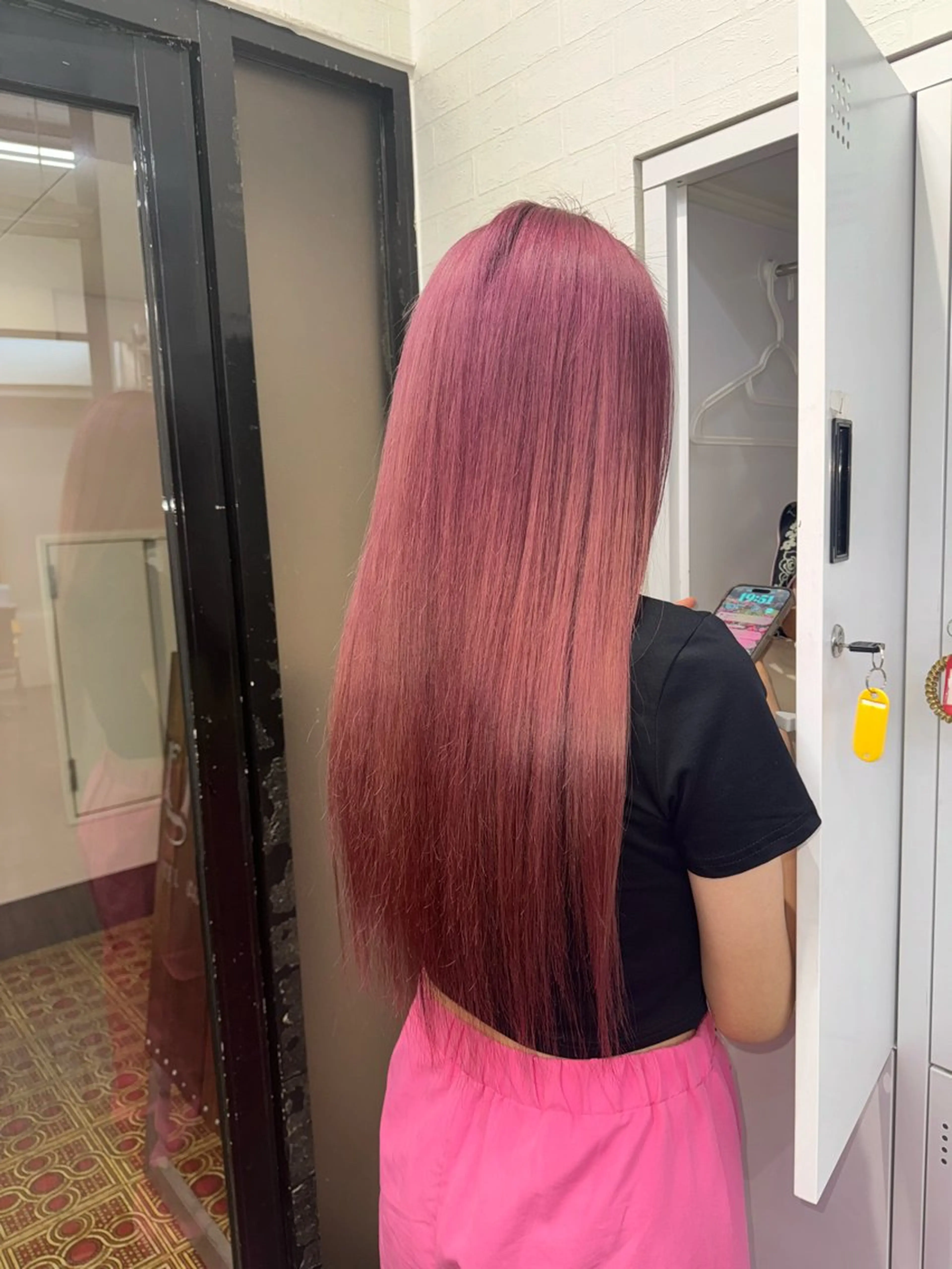 ロング 横浜🦋ハイトーン 🫐シャドウルーツのヘアスタイル