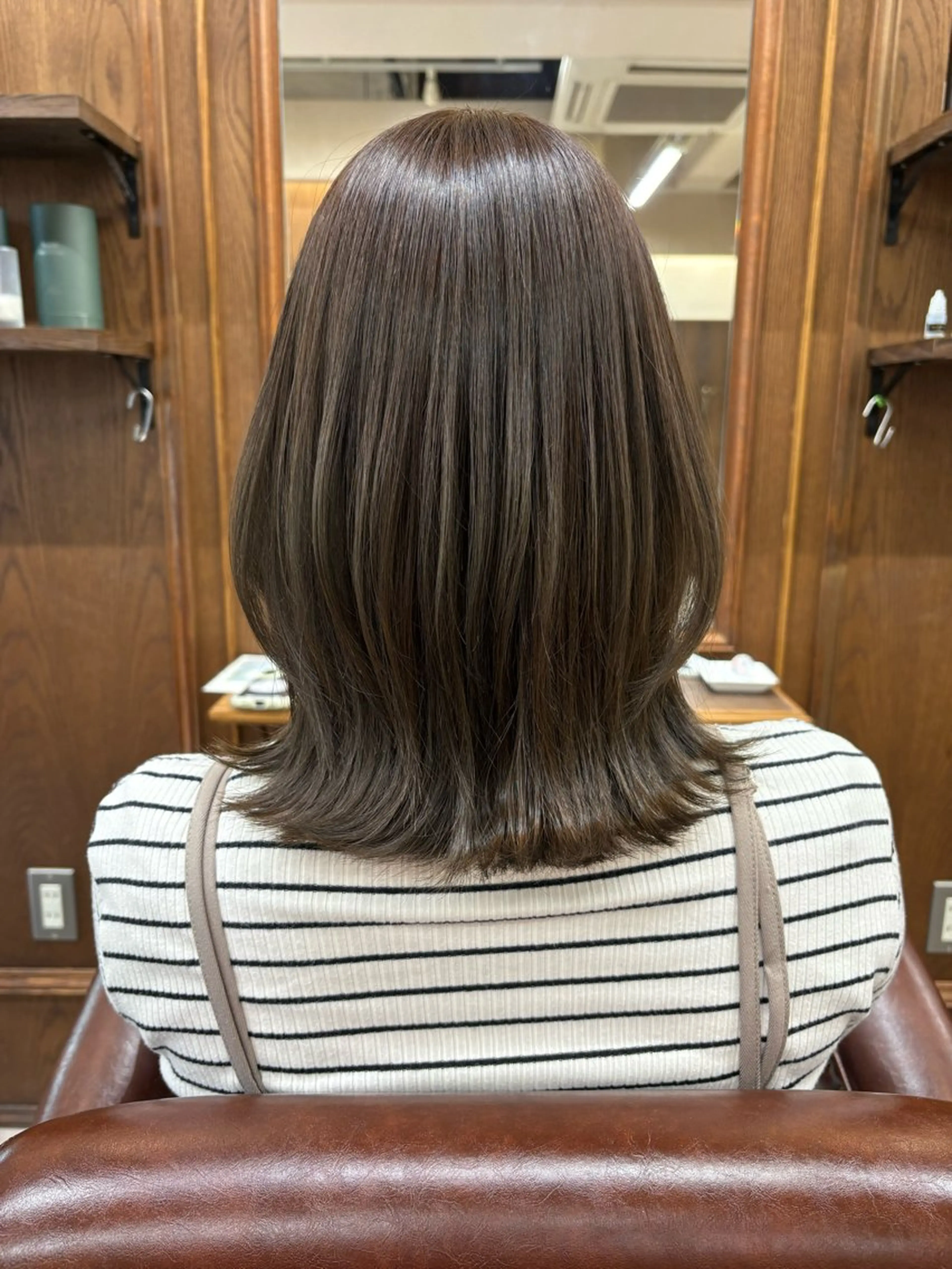 ミディアム カラー ブラウンカラー レイヤーカット 外ハネヘア クラッチムク　宮本 志乃のヘアスタイル