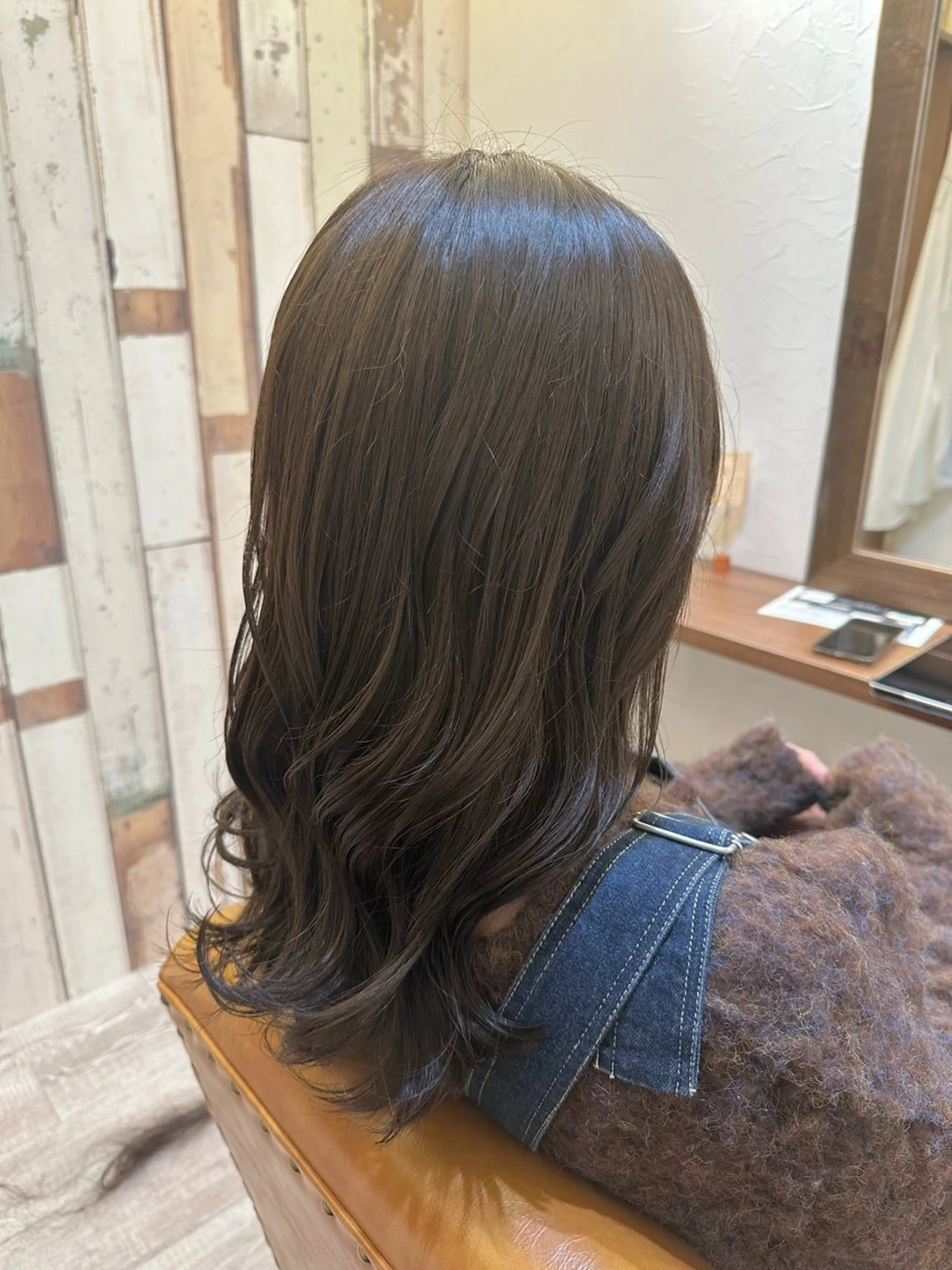 セミロング アッシュ レイヤーカット 撮影モデル 佐藤 真依のその他イメージ