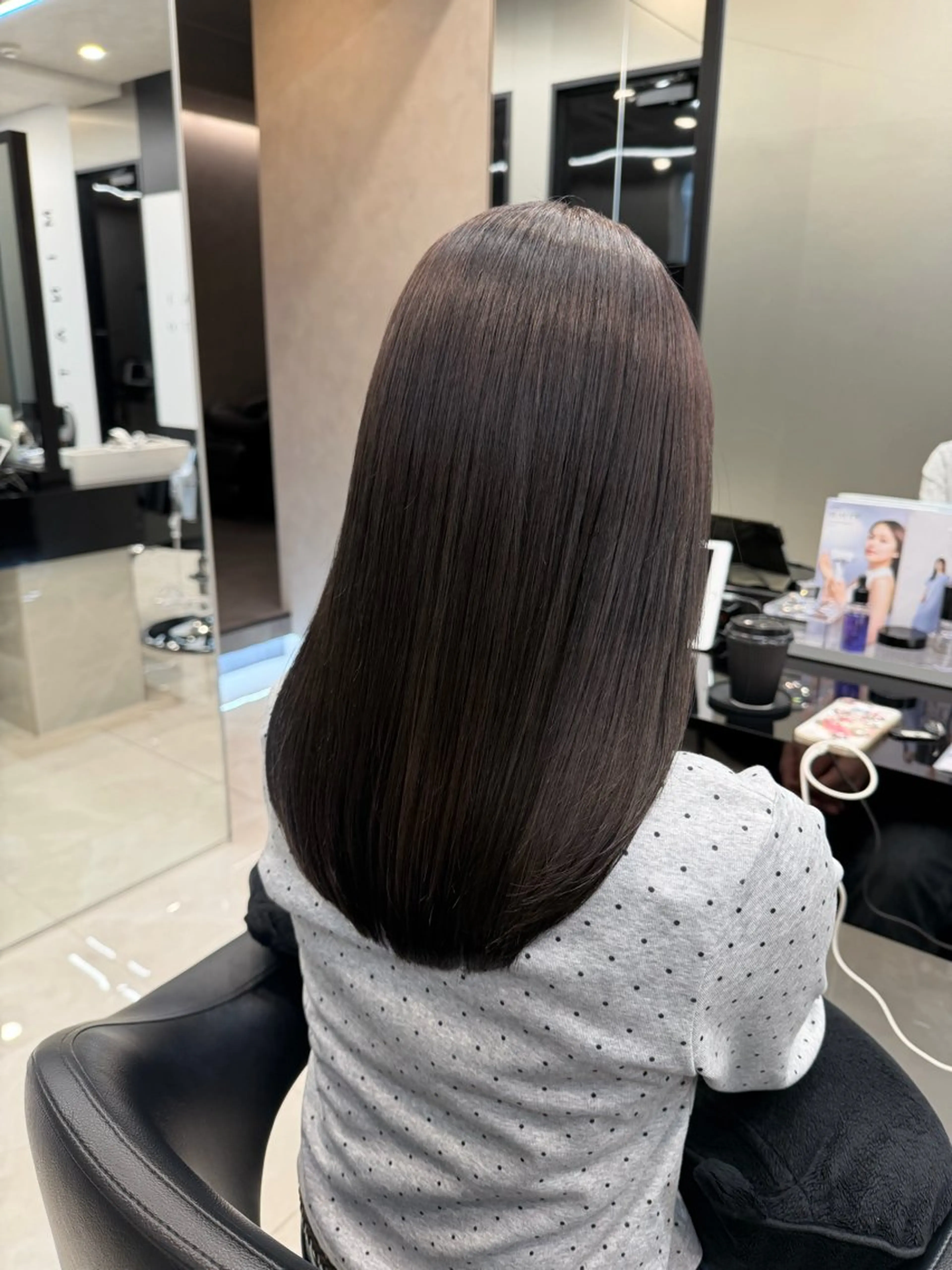 セミロング カラー アッシュ ブリーチ ブラウンカラー 透明感カラー ココアブラウン カット ヘアカラー 💜ひな💜縮毛矯正 /透明感/韓国ヘアのヘアスタイル