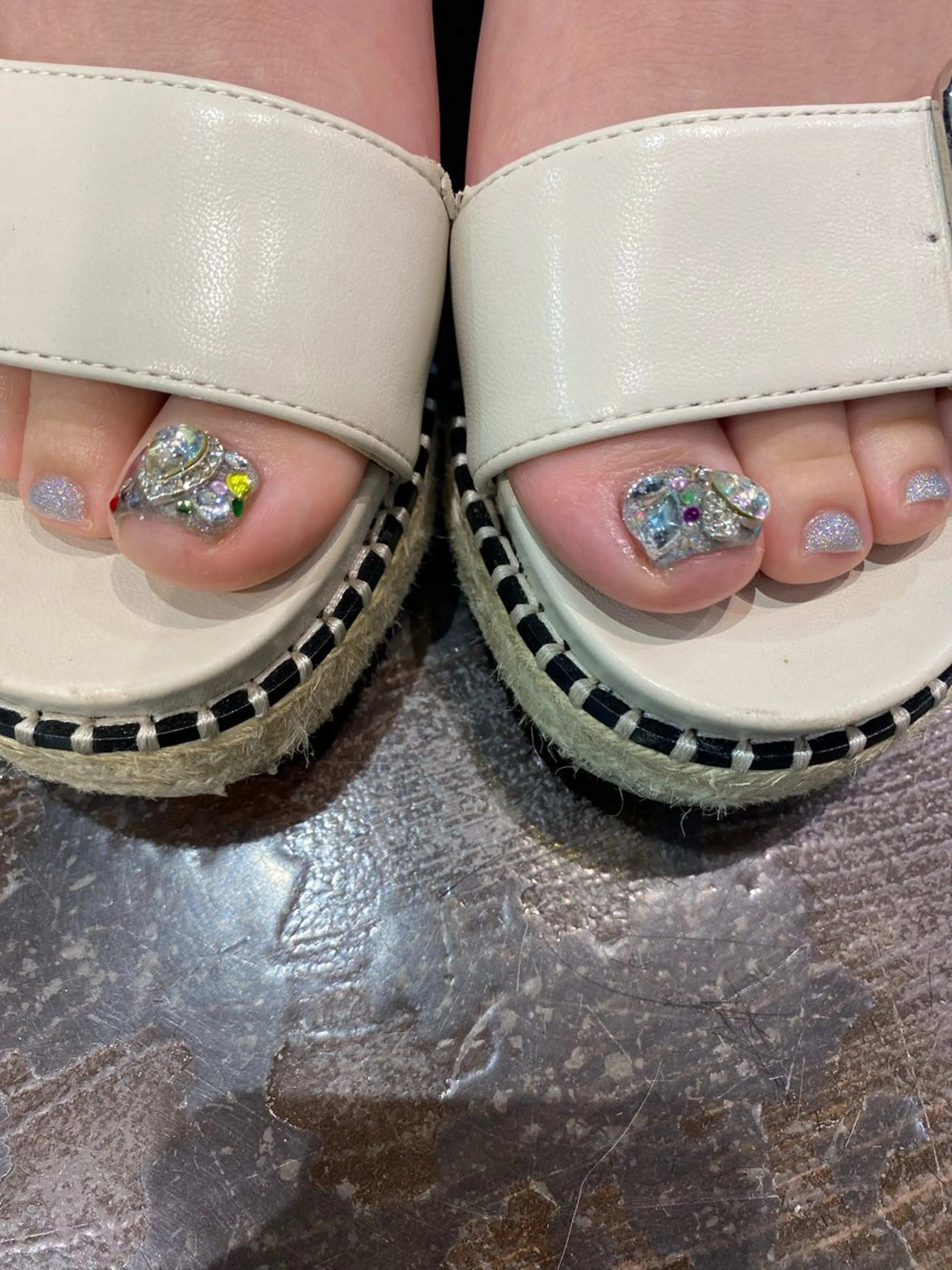 ネイル フットネイル グラデーション グリーン 韓国ネイル designcolo r/似合わせNOKAのヘアスタイル