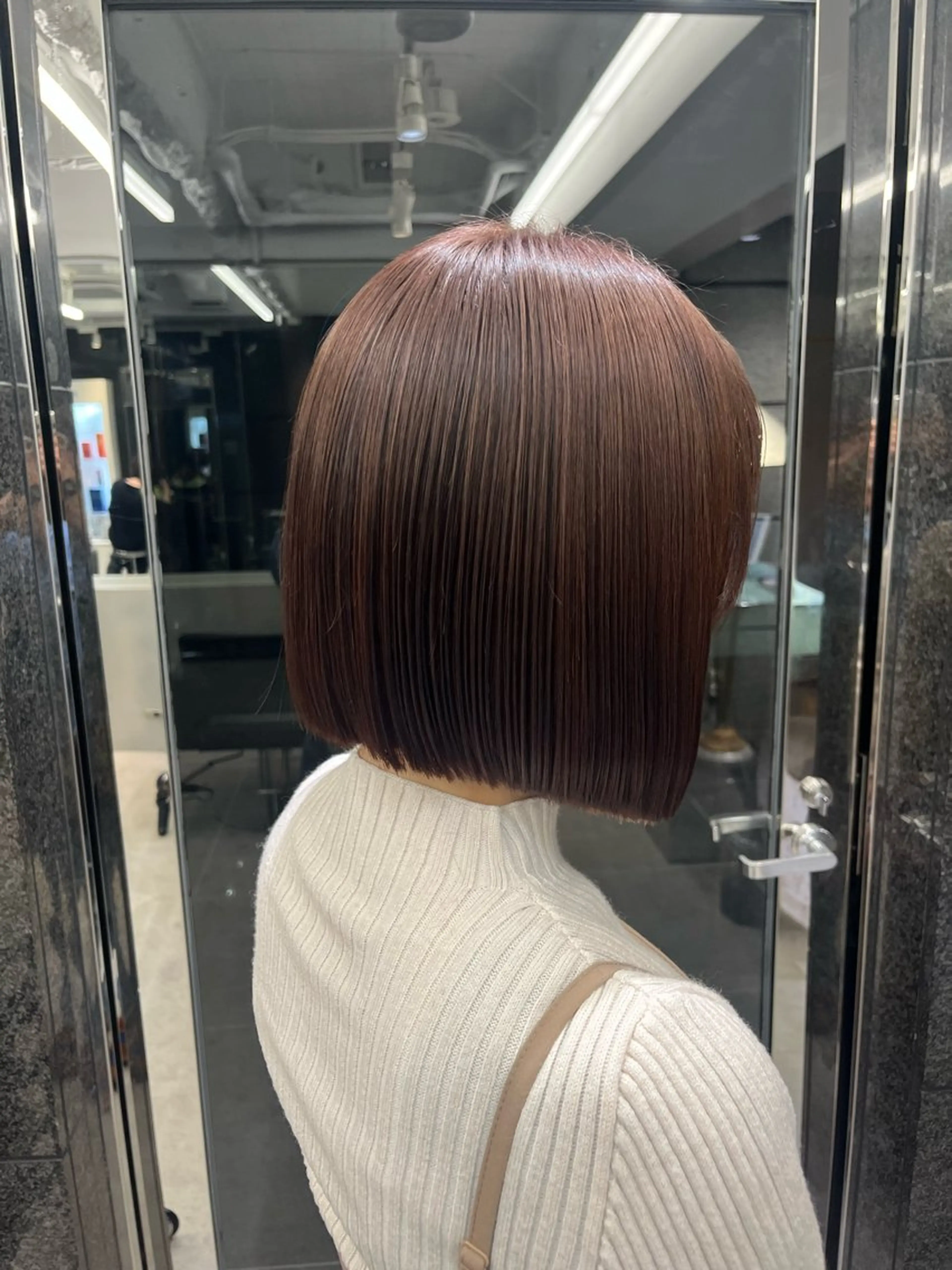 ミディアム ボブ カット ヘアカラー トリートメント 暖色カラー/パラッと Bob/モエのヘアスタイル