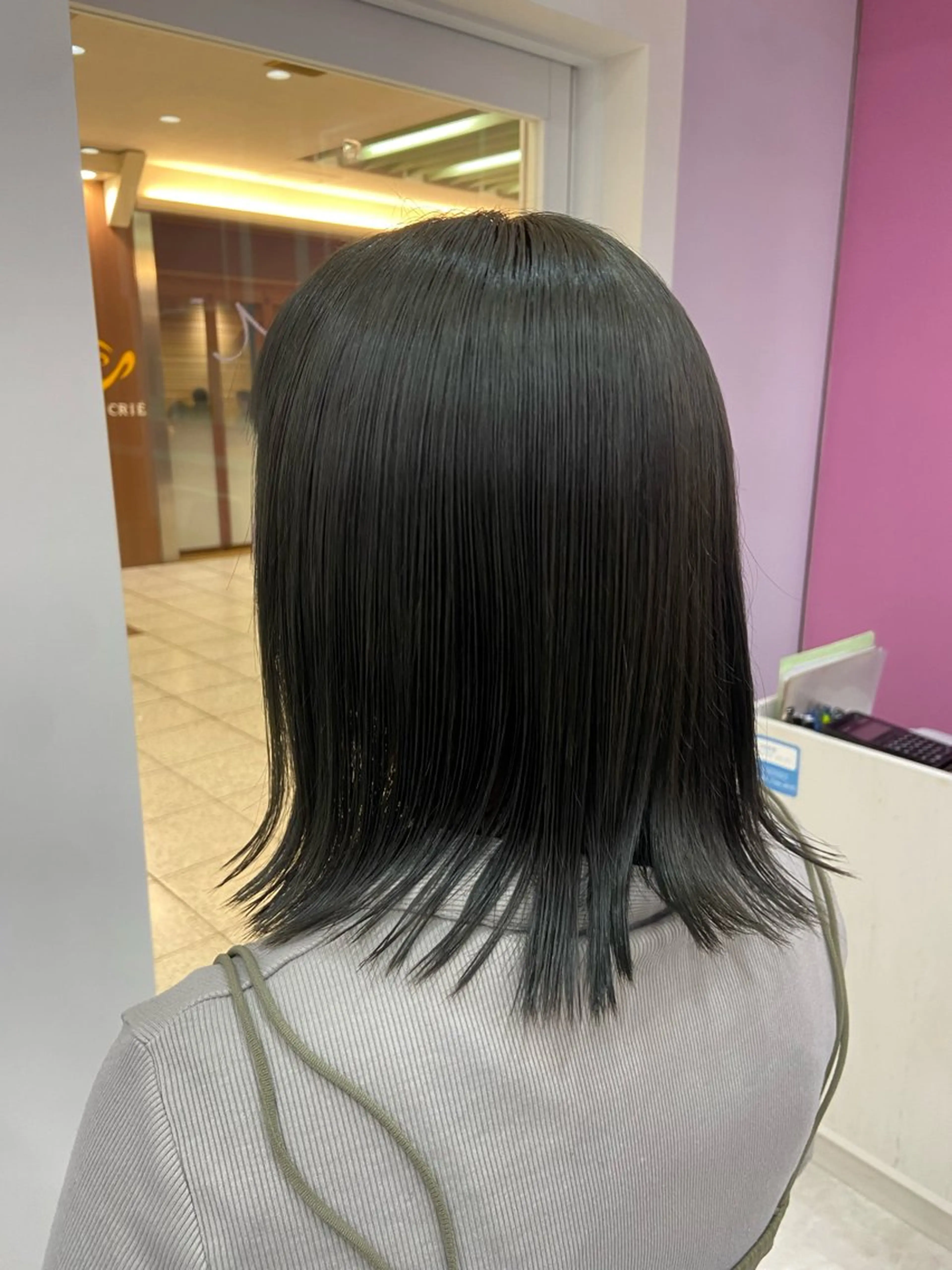 ミディアム カラー ブリーチ 透明感カラー グレージュ オリーブグレージュ オリーブグレー Hirona 縮毛矯正/髪質改善のヘアスタイル