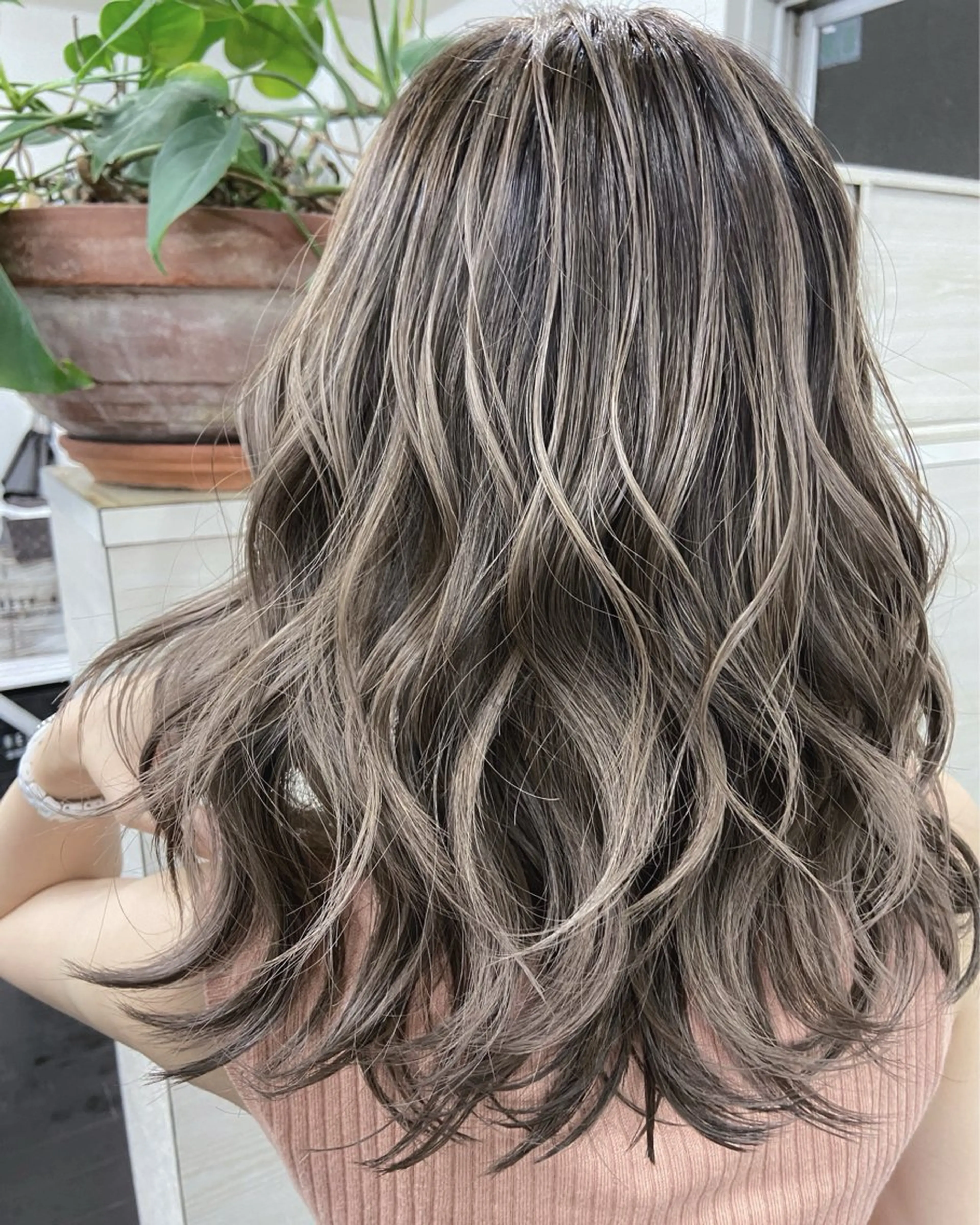 ロング ヘアカラー 🦖こみなと みゆ🦖のヘアスタイル