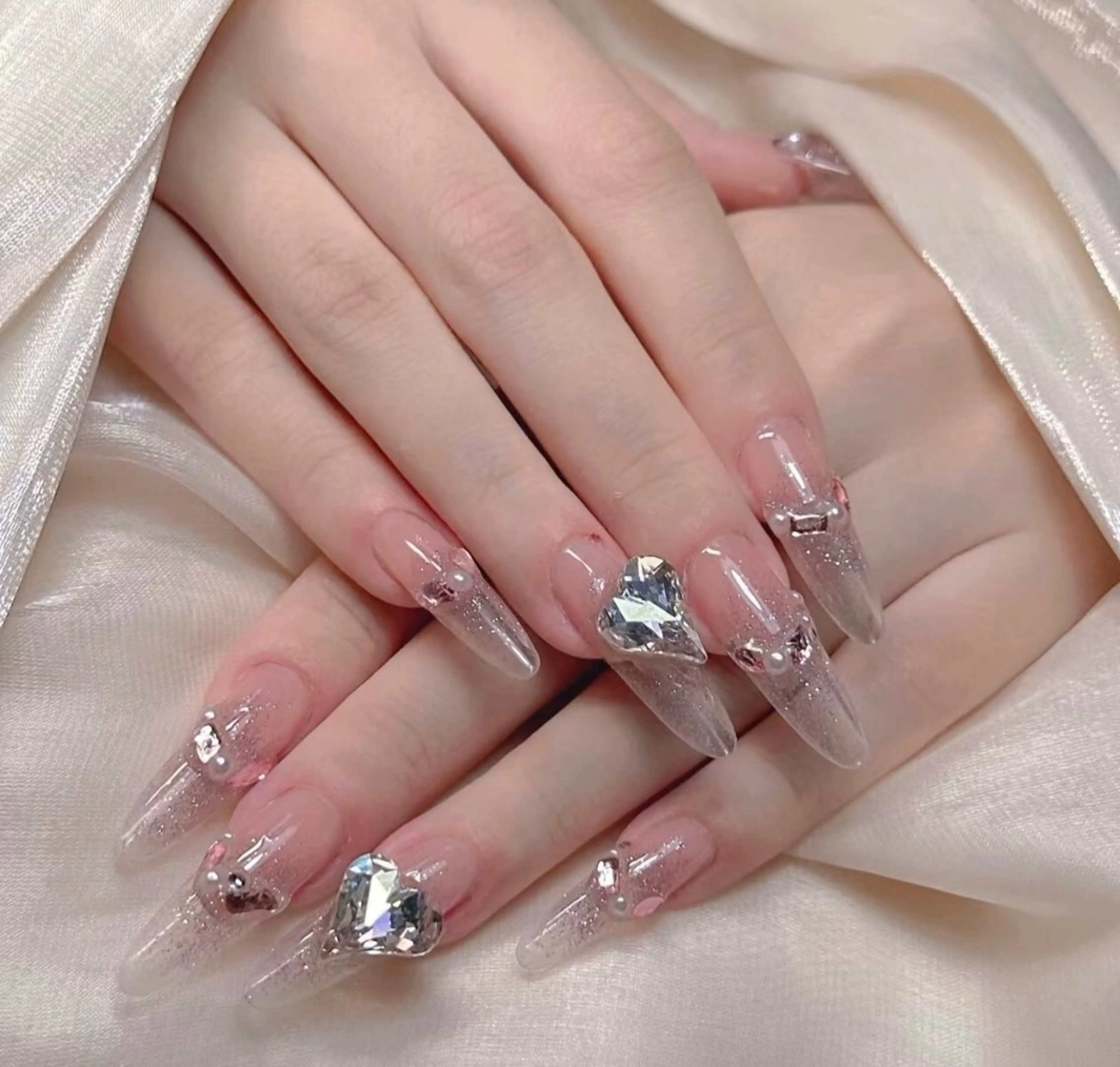 ネイル チークネイル 長さ出し フラワーネイル フレンチネイル ガーリー SunNail池袋駅 ワンホンネイルのネイルデザイン