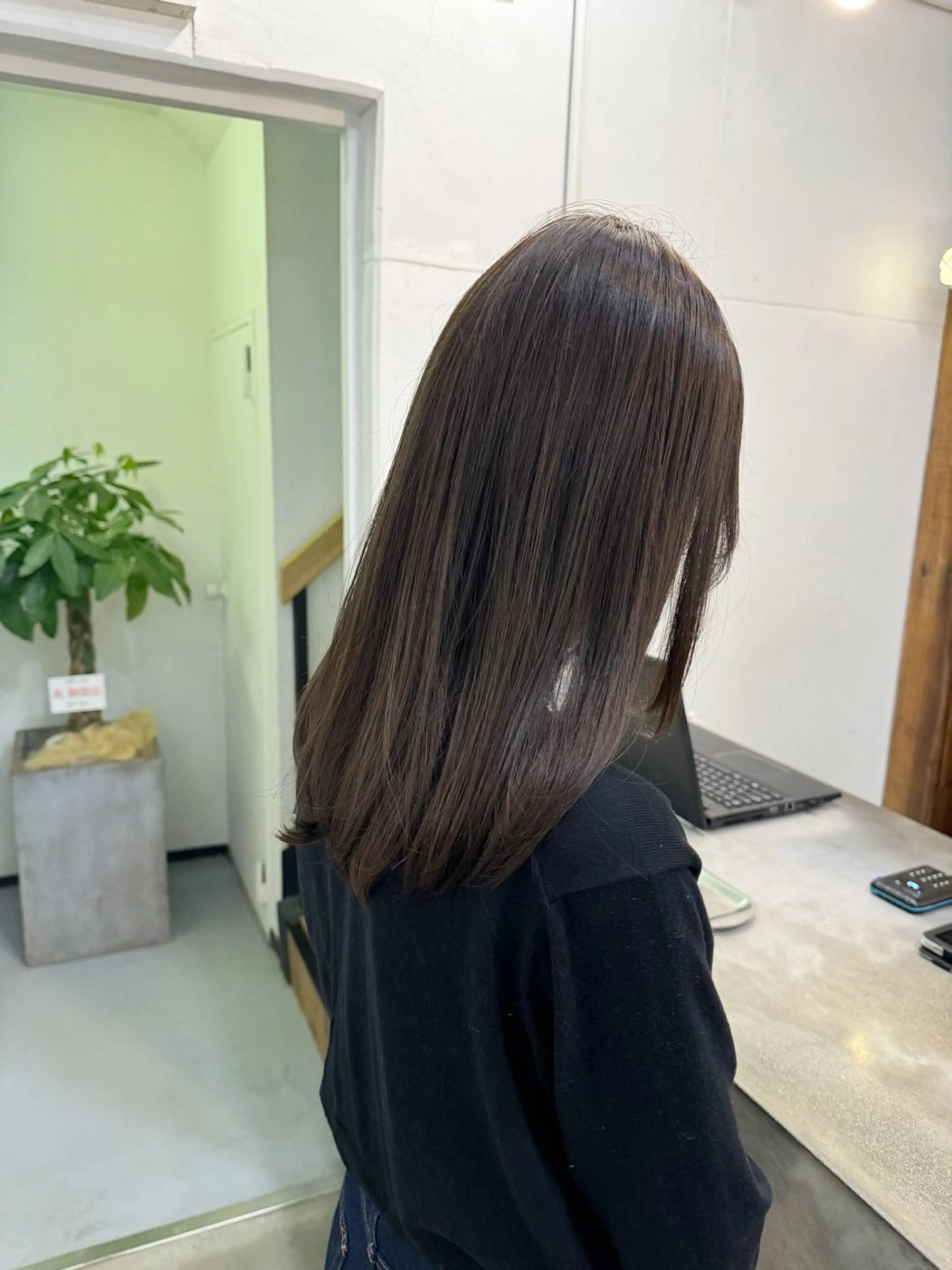 セミロング カット ヘアカラー 顔まわりレイヤー 透明感カラー🩵🩵のヘアスタイル