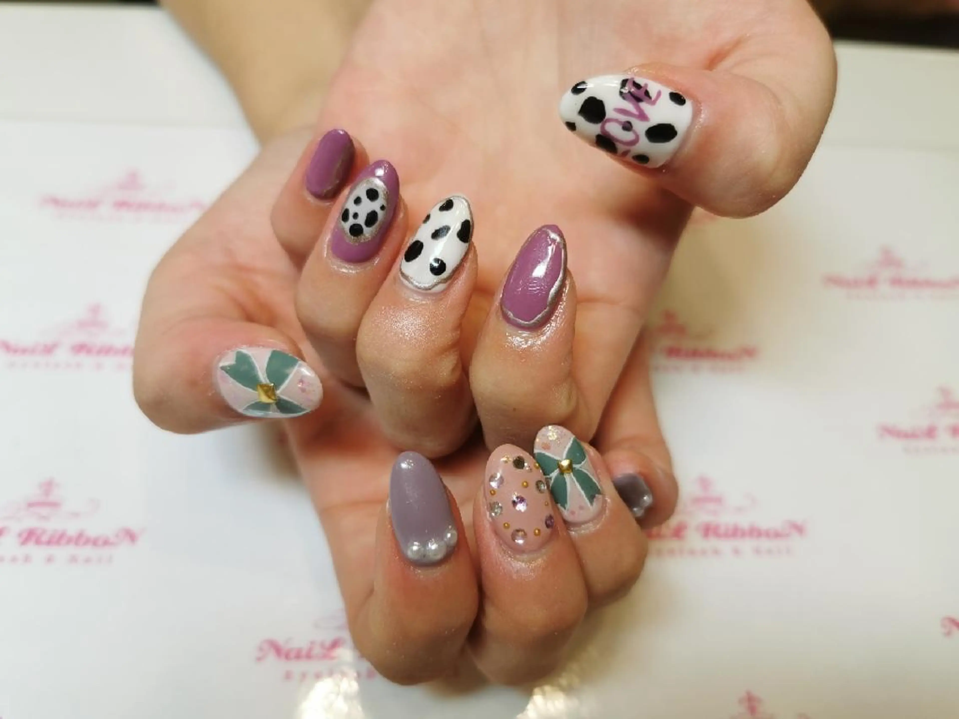 ネイル ネイルリボン 受付スタッフのネイルデザイン