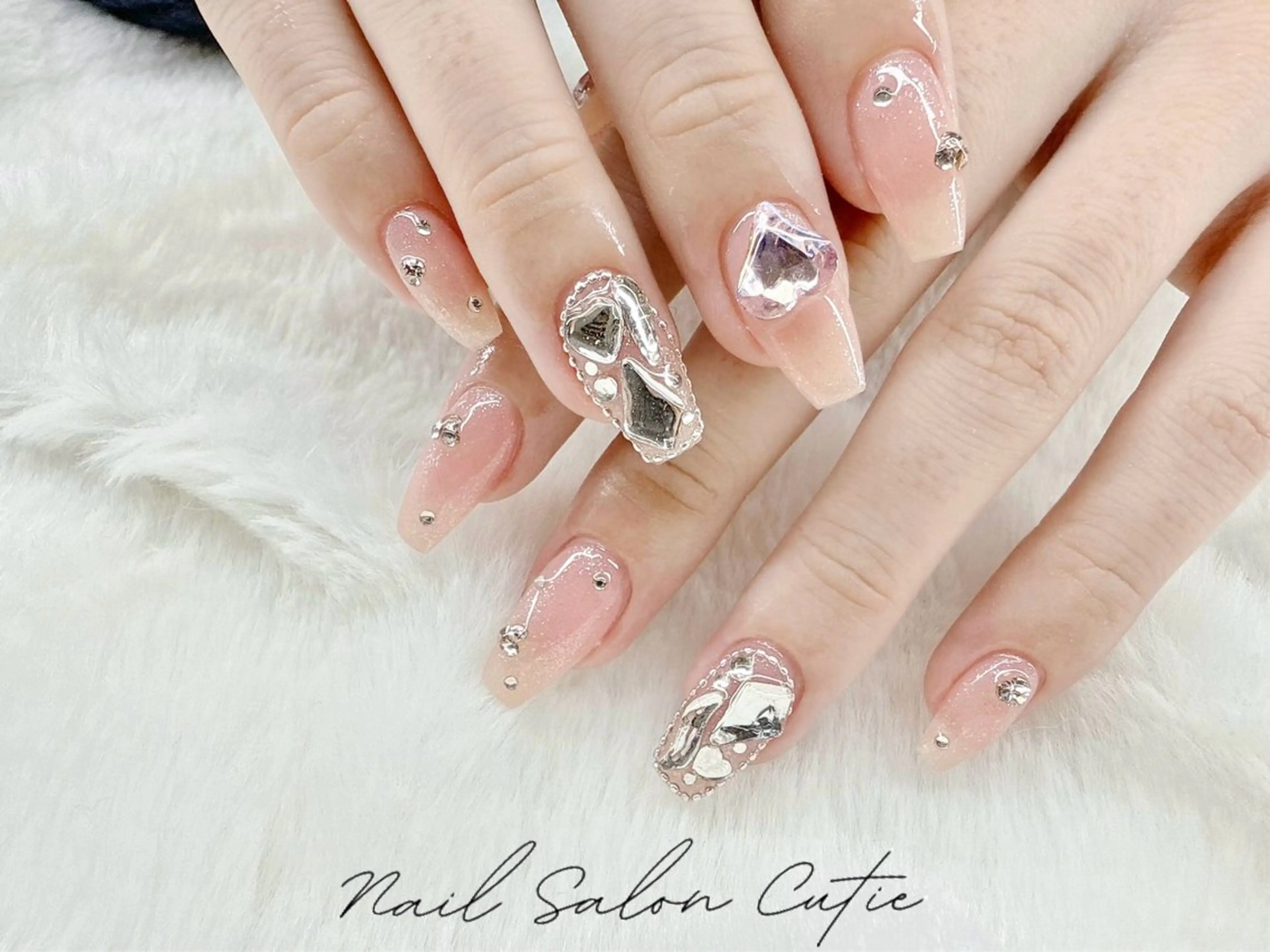 ネイル ジェルネイル 韓国ネイル 持ち込み オフィスネイル パラジェル 池袋ワンホンネイル SALE実施中のネイルデザイン