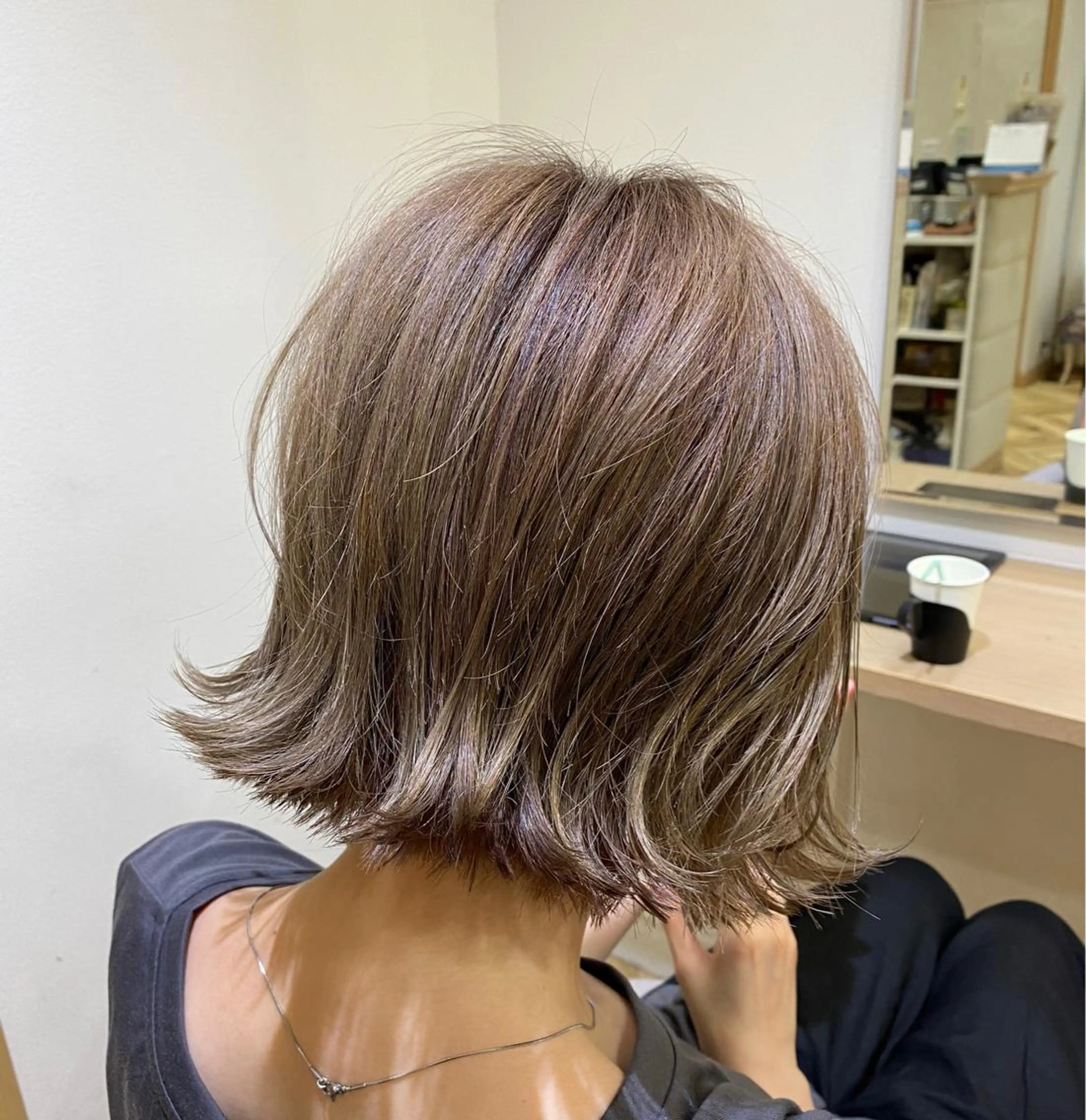 カラー ベージュカラー ダブルカラー ミルクティーベージュ くびれミディ🌷 暖色系No1高橋智のヘアスタイル