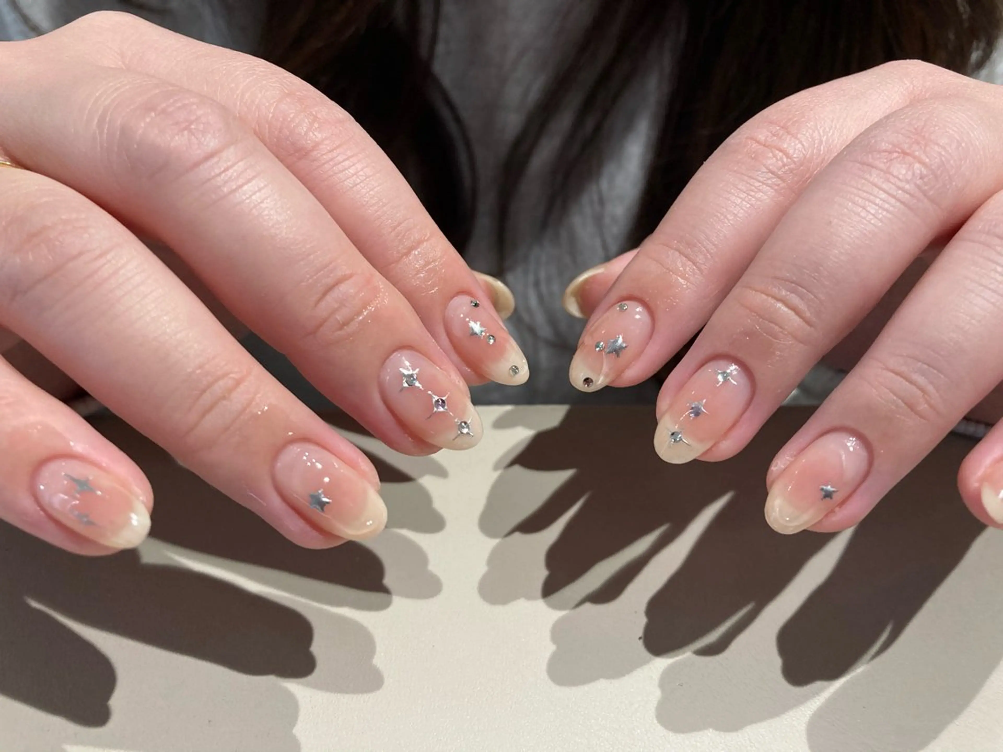 ネイル チークネイル キラキラネイル ハンドネイル Yarm As Etelのネイルデザイン
