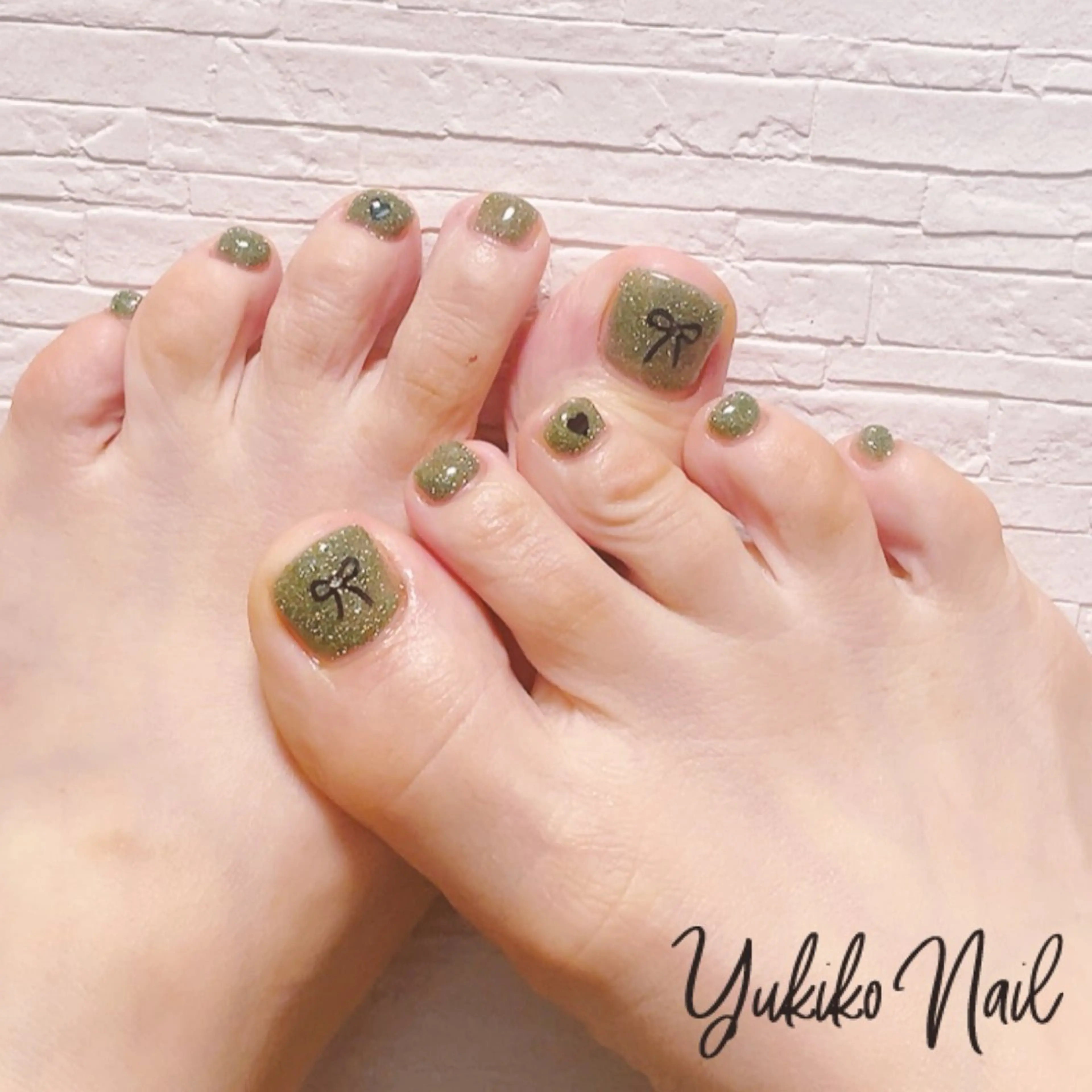 ネイル フラッシュネイル フットネイル ジェルネイル キラキラネイル ワンカラーネイル フットネイル ユキコ ネイルのネイルデザイン