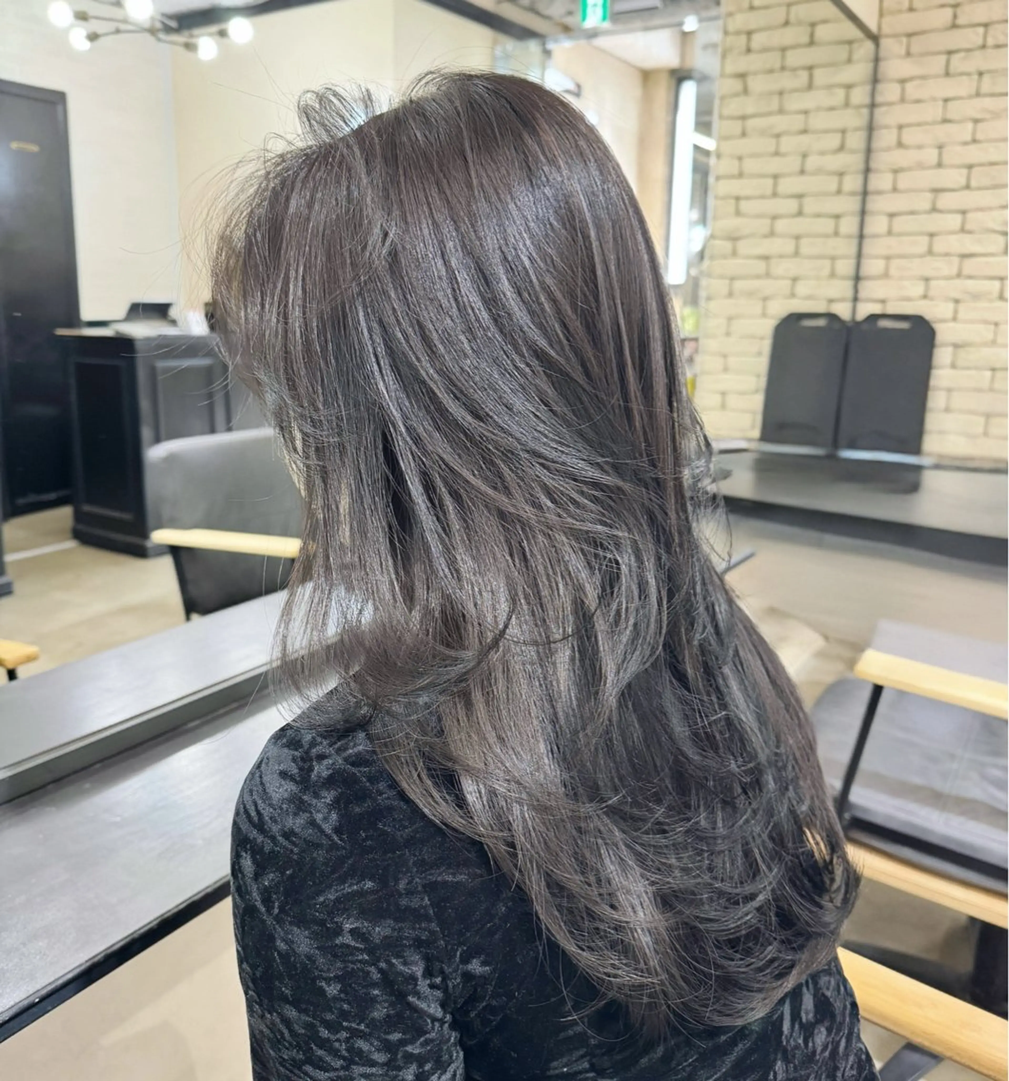 セミロング カラー 透明感カラー グレージュ アイスグレージュ レイヤーカット 🌟小顔レイヤー× 赤み消し透明感カラーのヘアスタイル