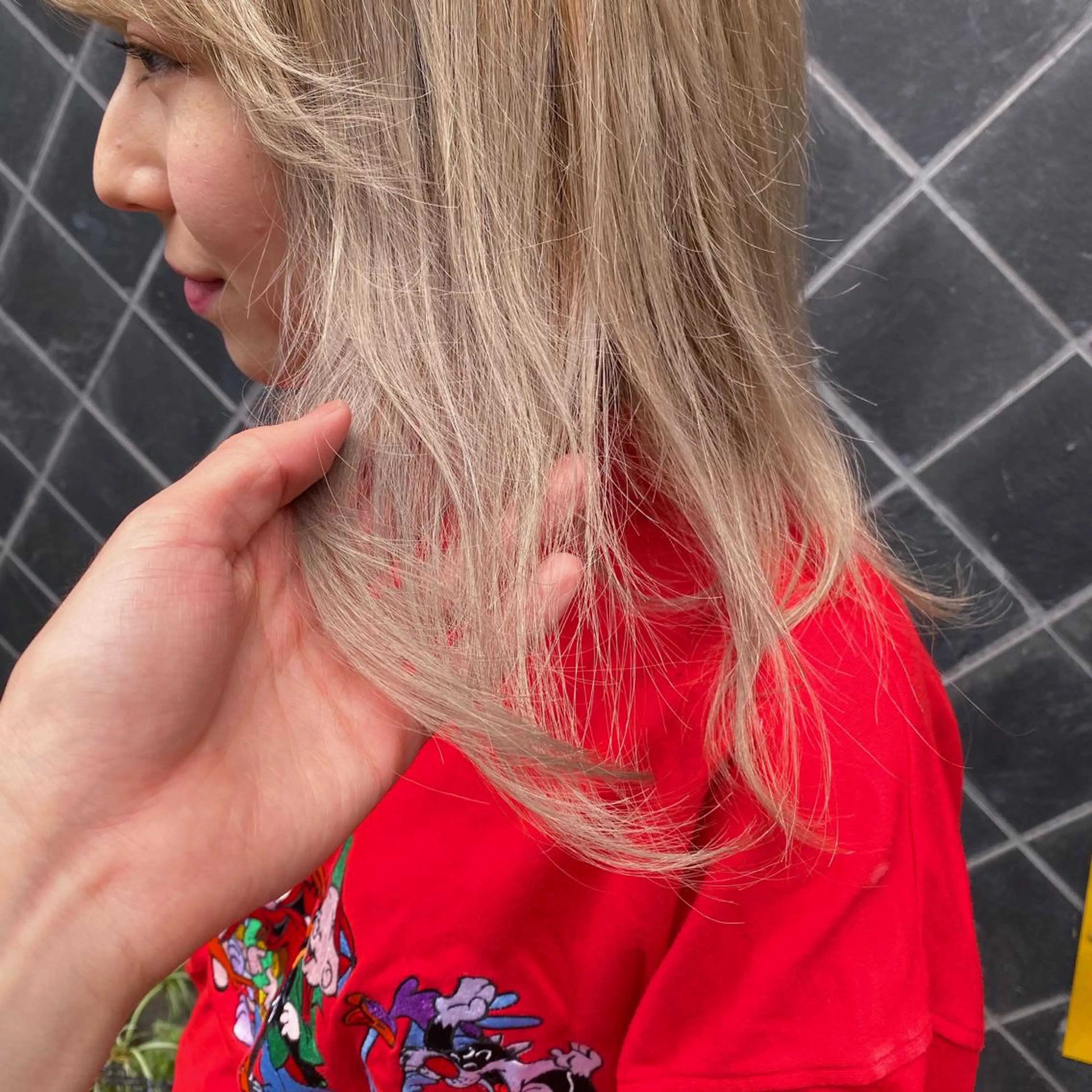 ミディアム カラー ブリーチ ケアブリーチ ハイトーンカラー カット ヘアカラー トリートメント レイヤーウルフ エクステ磯部のヘアスタイル