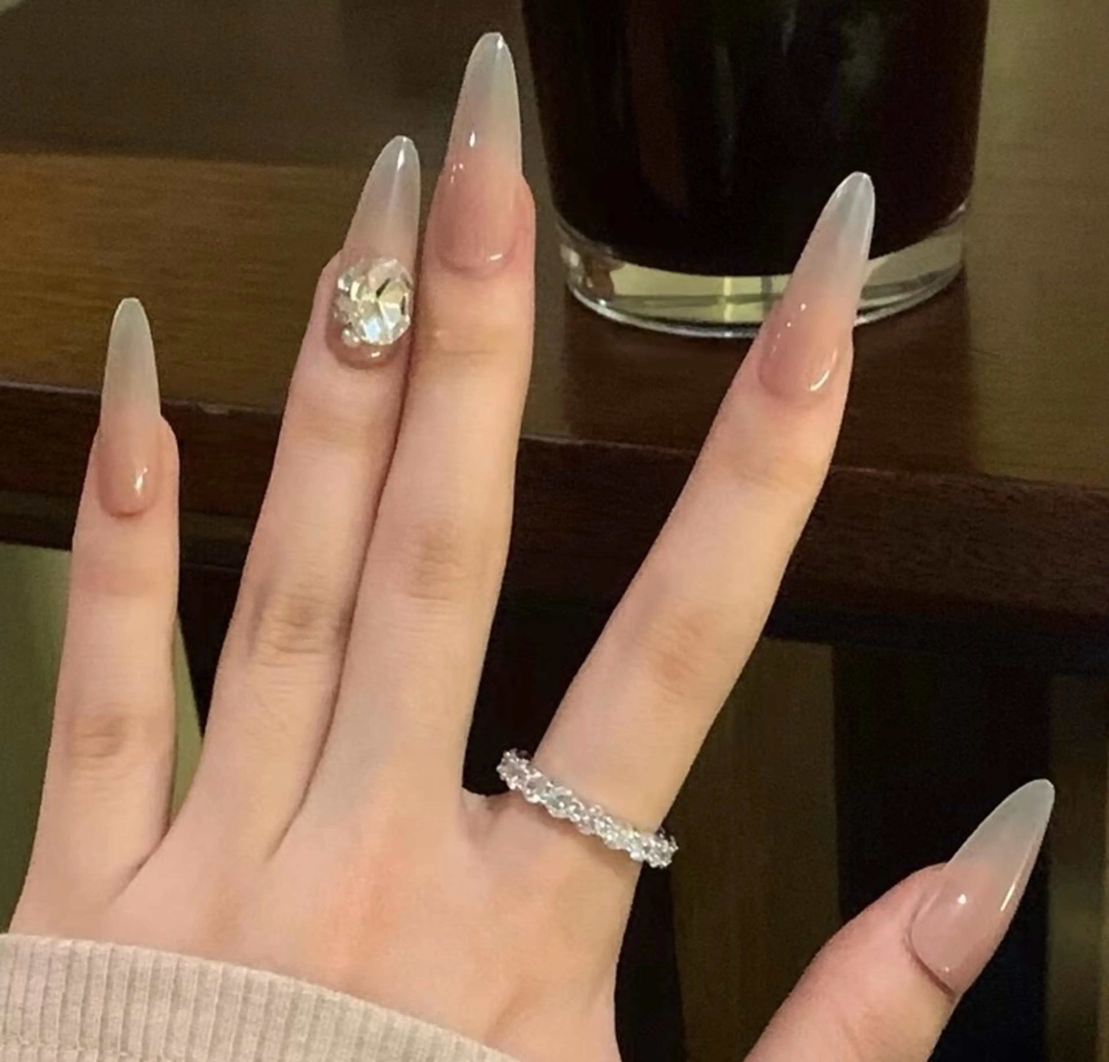 ネイル チークネイル 長さ出し フラワーネイル フレンチネイル ガーリー sun nail池袋 モデル募集のネイルデザイン
