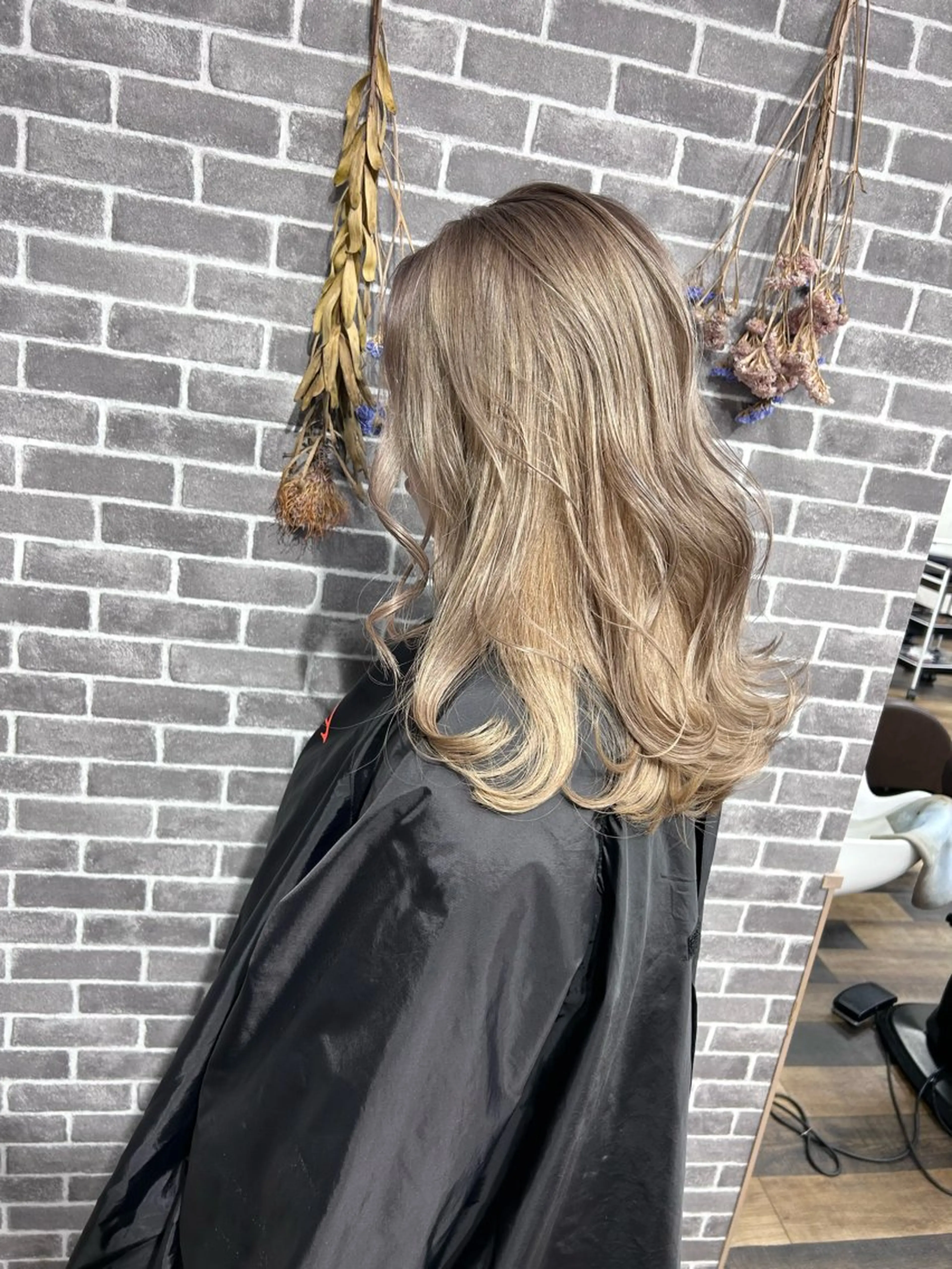 セミロング 外国人風カラー ハイライト 韓国風ヘア レイヤーカット カット ヘアカラー AN'TIA小作代表 ⭐︎kazuma⭐︎のヘアスタイル