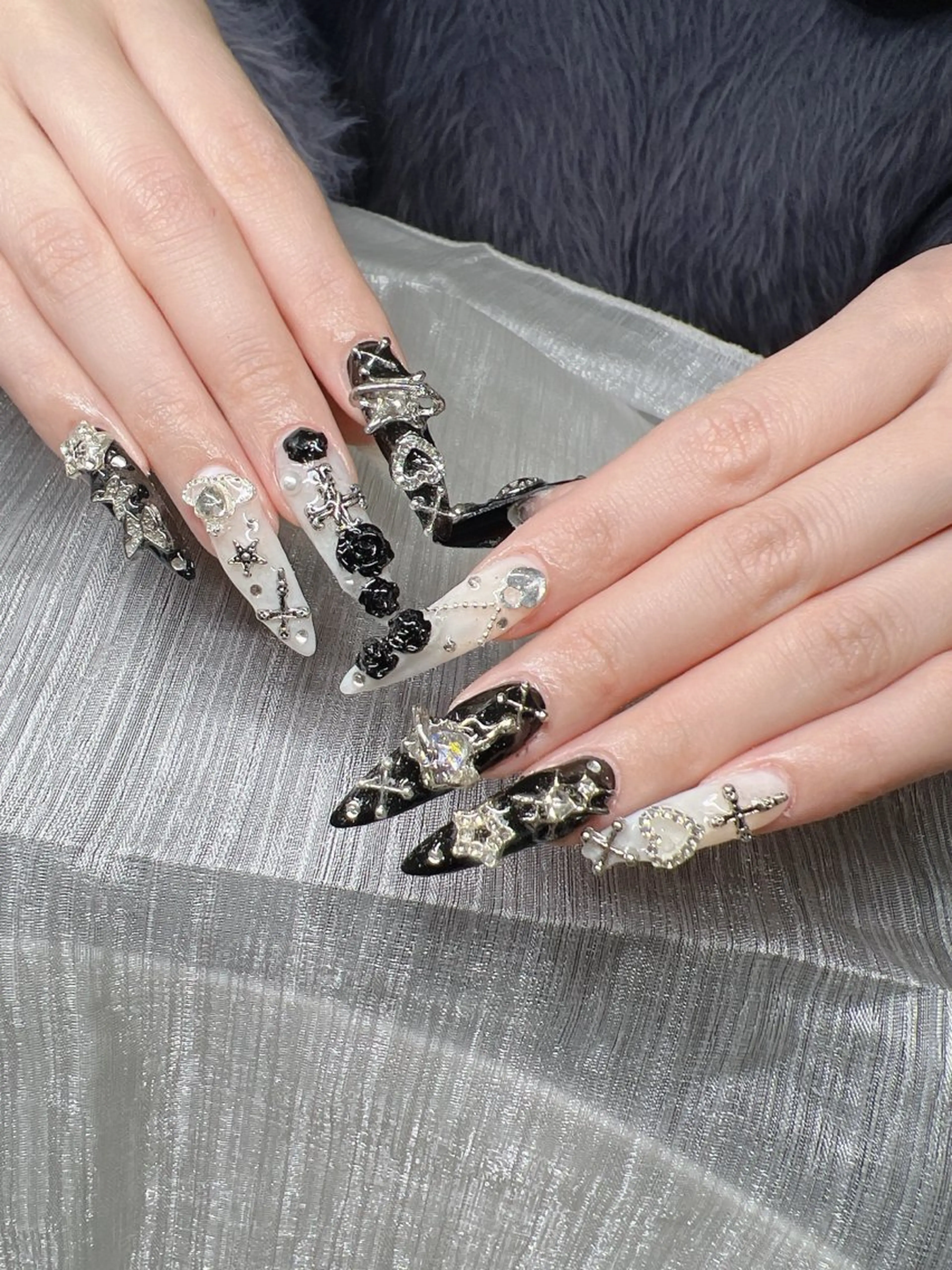 ネイル オーロラネイル チークネイル 長さ出し フットネイル フレンチネイル ハンドネイル Lee Nailsのネイルデザイン