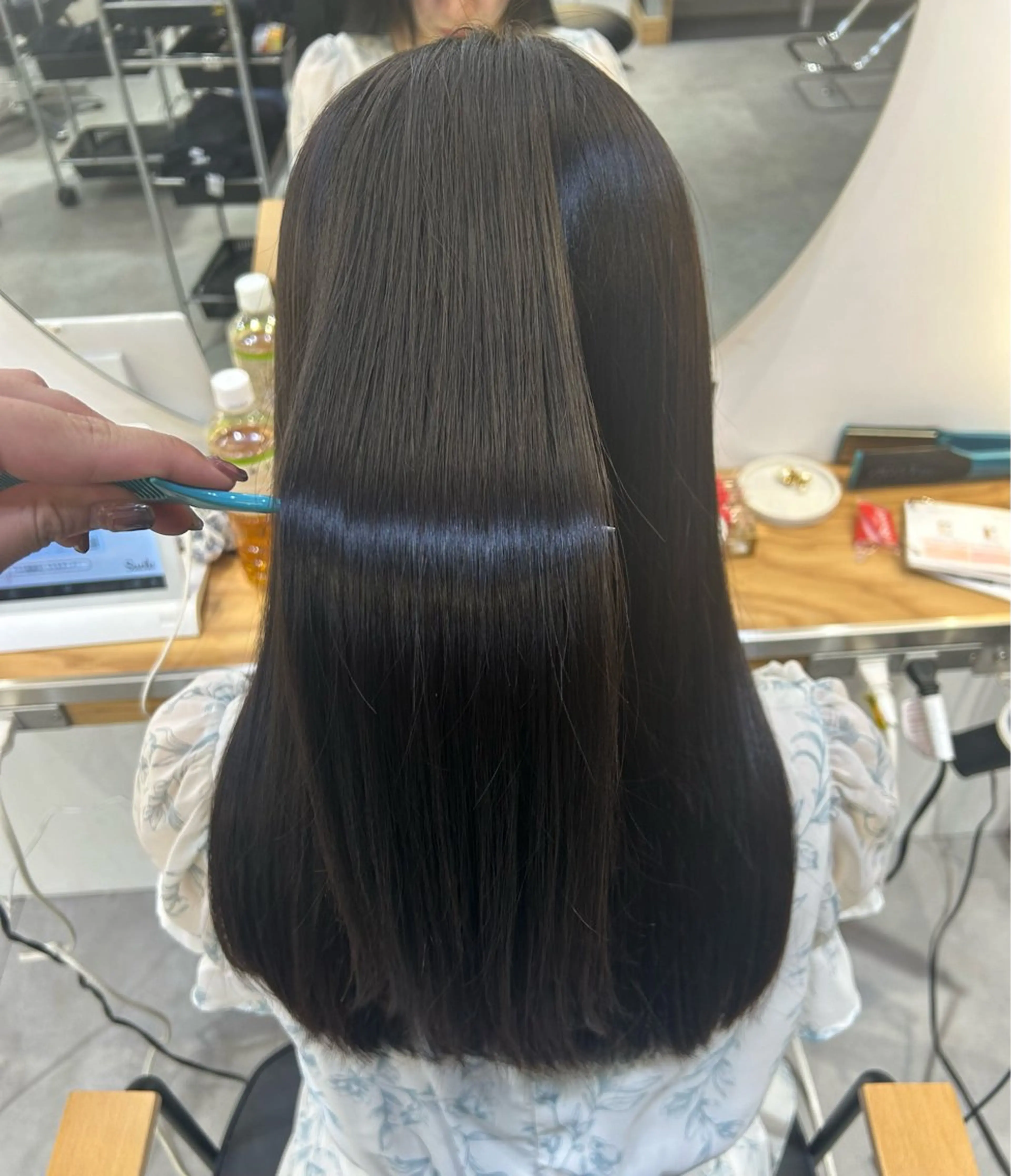 ロング ボブ くびれヘア 顔周りカット 韓国風ヘア レイヤーカット ブリーチなしベージュ /ヘアセット/ミユのヘアスタイル