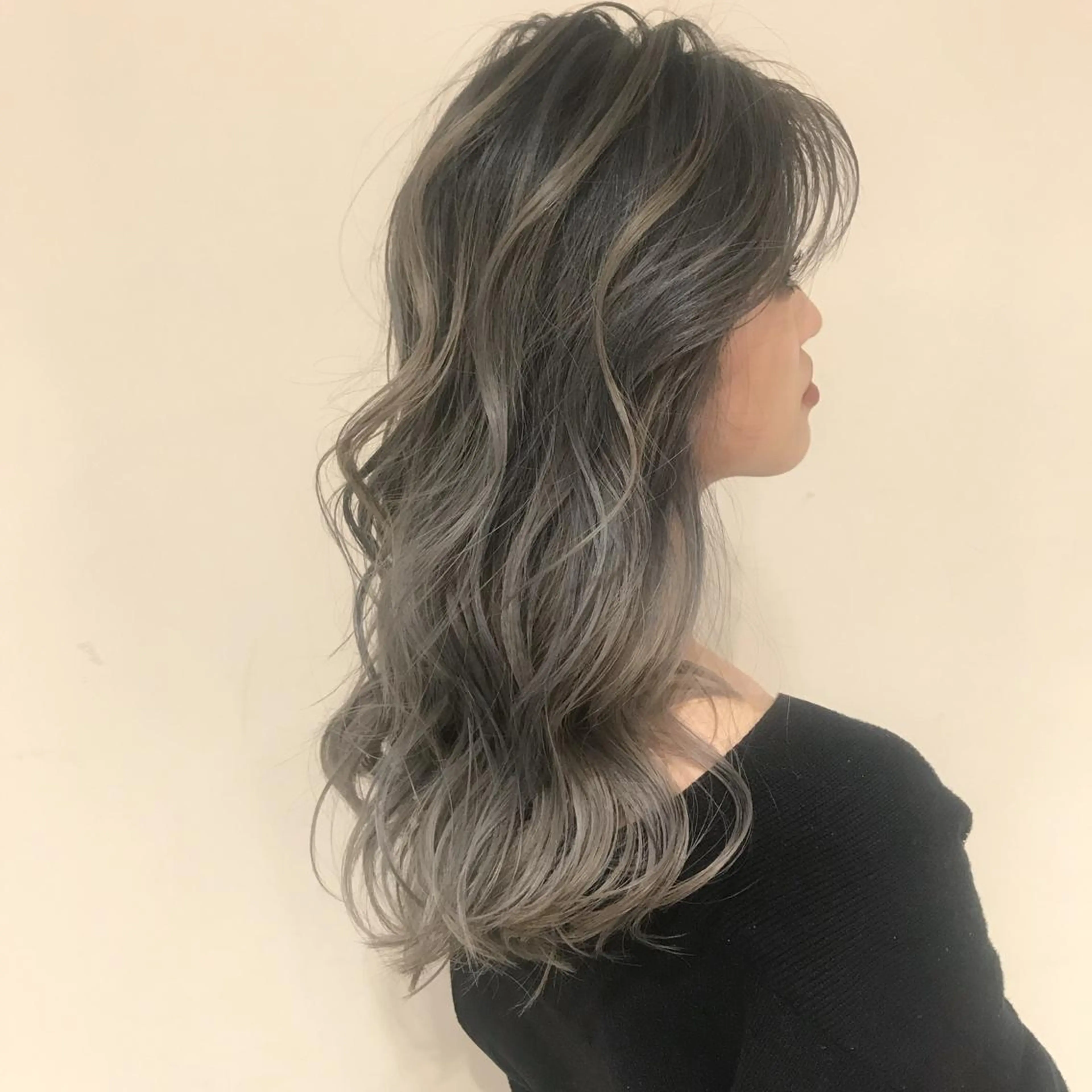 セミロング カラー 髪質改善カラー韓国風 レイヤーtudaのヘアスタイル