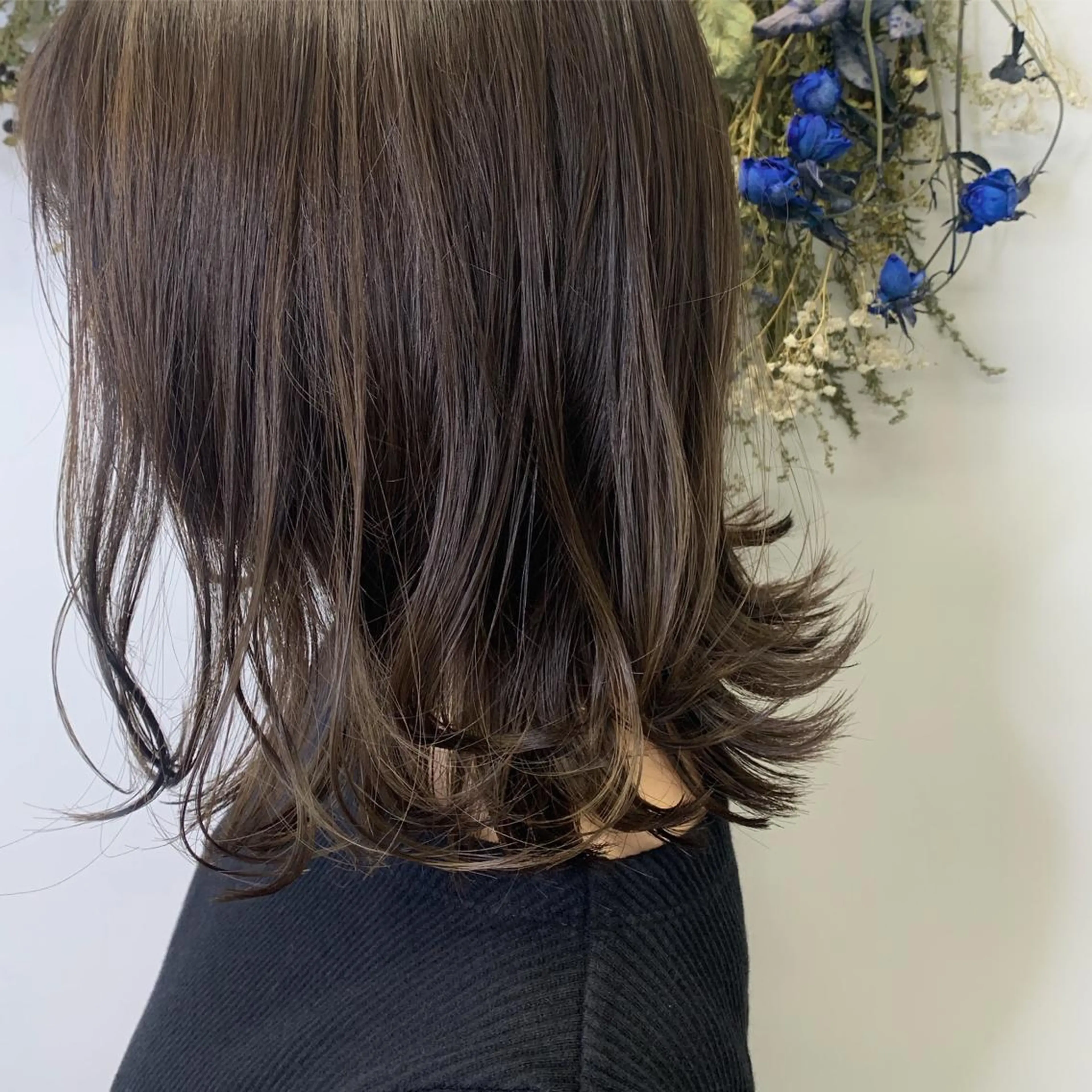 ミディアム カラー 切りっぱなしボブ アッシュ ベージュカラー ボブ レイヤーカット newi 京橋 【yuuki】のヘアスタイル