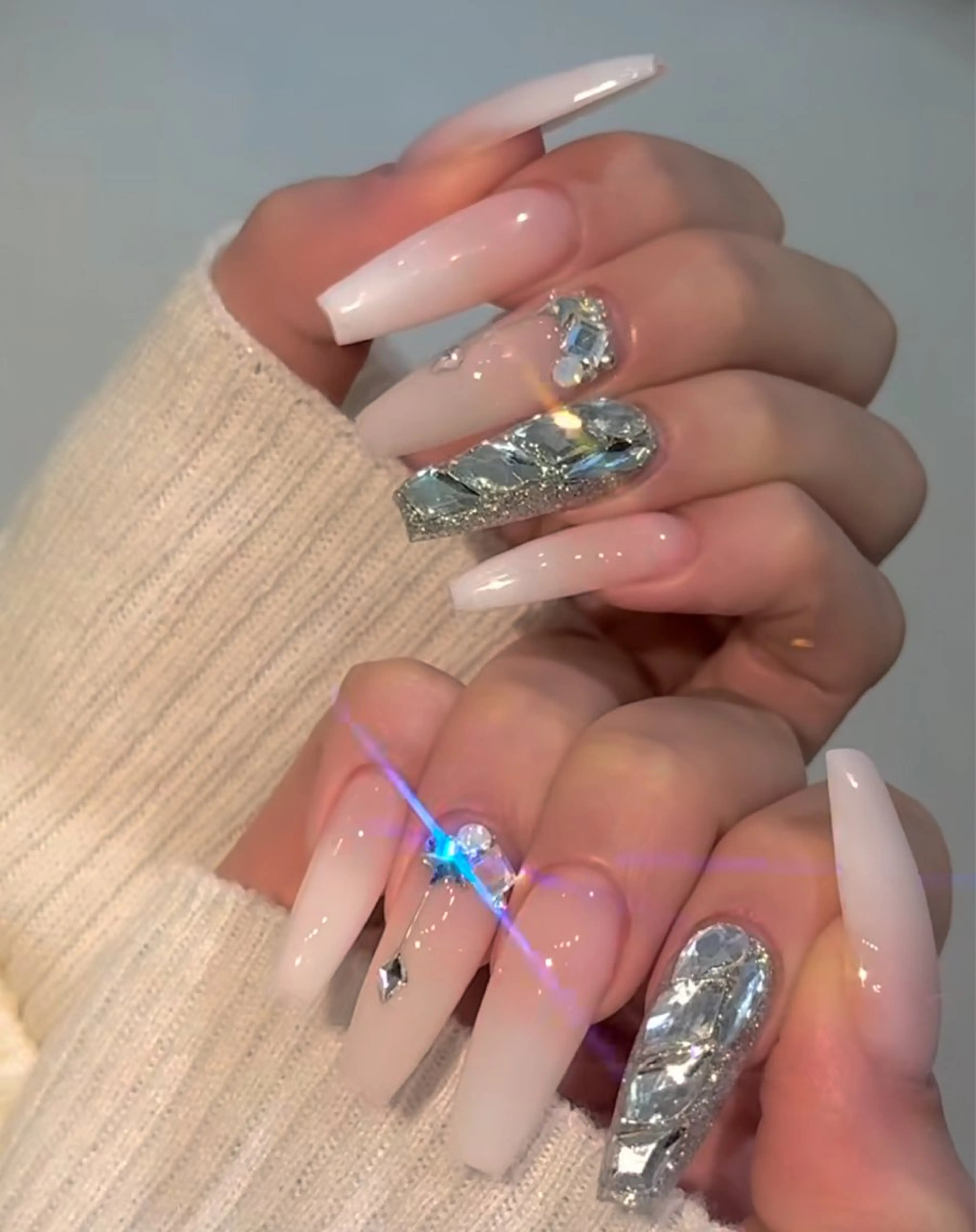 ネイル オーロラネイル フレンチネイル ジェルネイル ハロウィン キラキラネイル H.baby Nail Salonのネイルデザイン