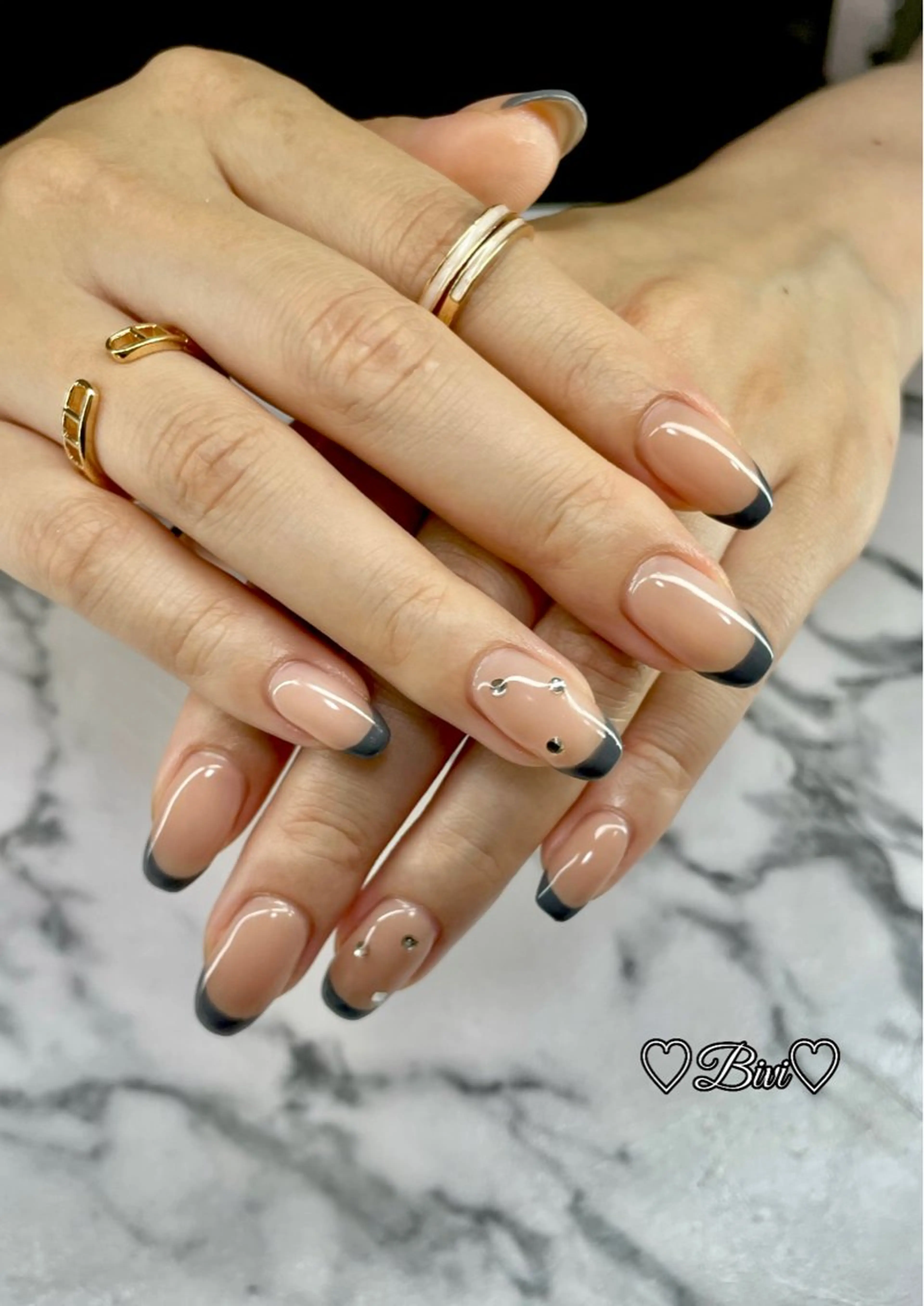 ネイル アートネイル フラッシュネイル ラメ(グリッター) シルバー スクエアネイル ハンドネイル ハンドケア ♡Bivi♡自爪に 優しいネイルサロンのネイルデザイン