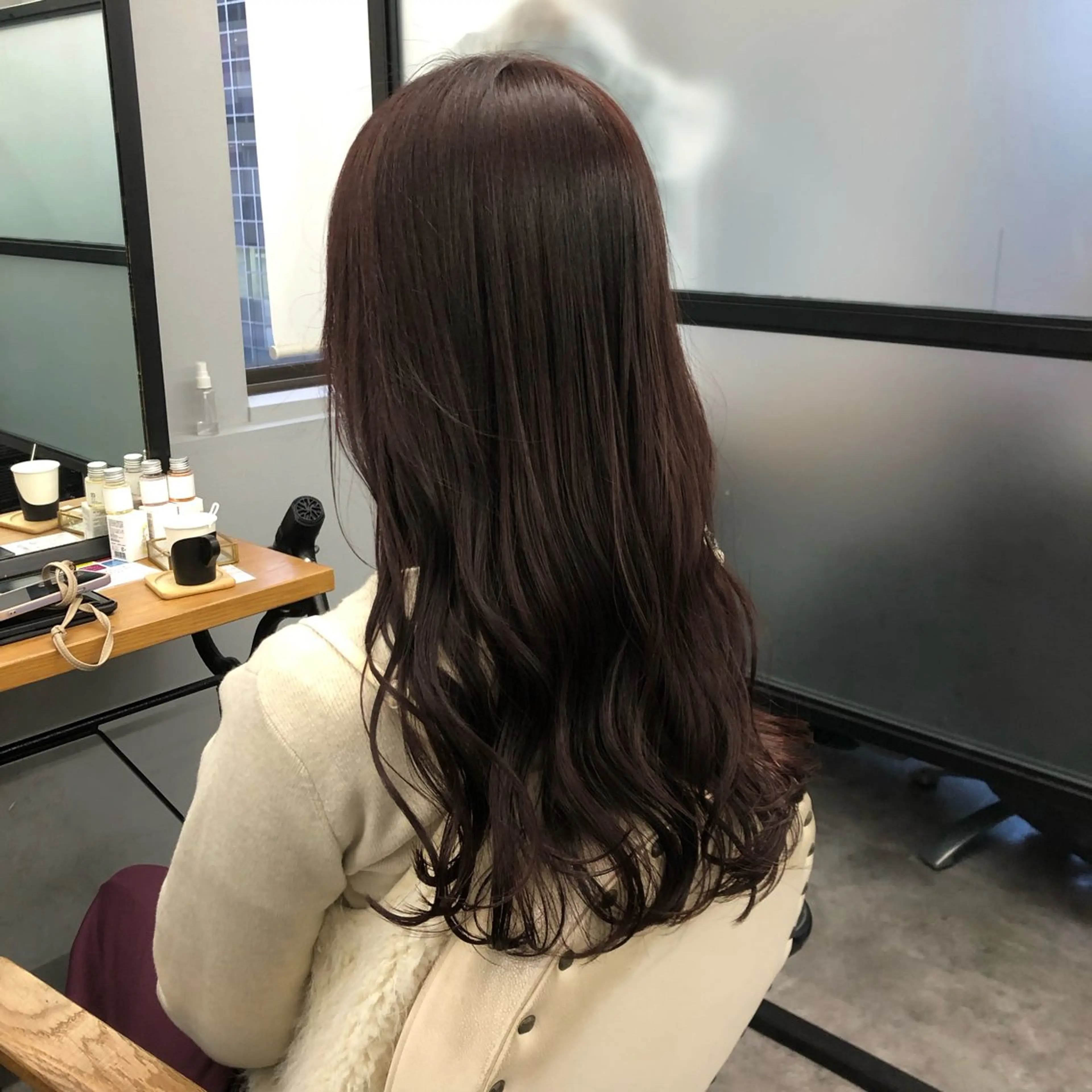ロング カラー ヘアアレンジ アディクシーカラー アッシュ ベージュカラー 黒髪 ブリーチ カット ヘアカラー トリートメント ヘアセット JURI🤎 ワンカールレイヤーのヘアスタイル